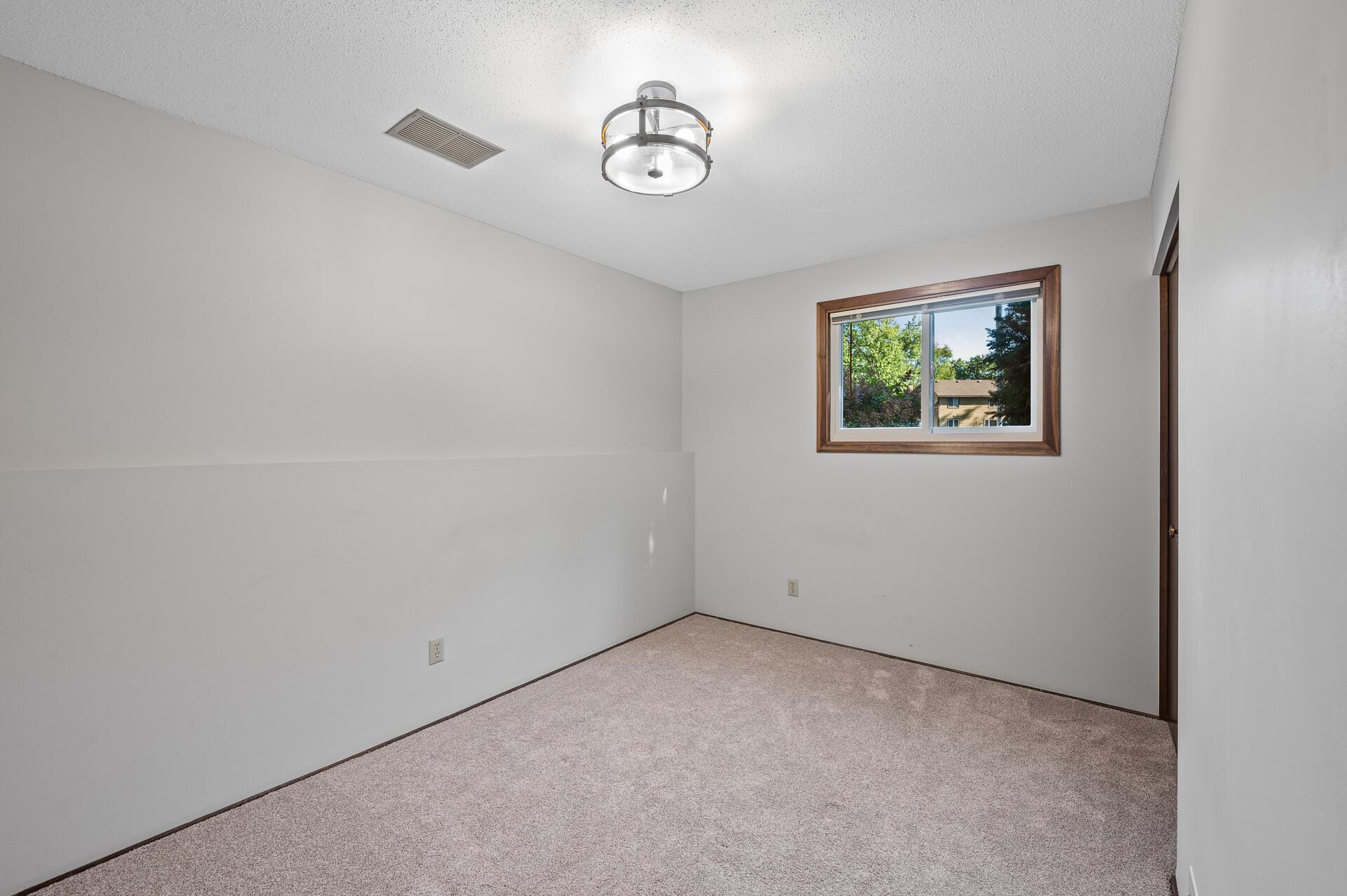 900 Knollwood Court