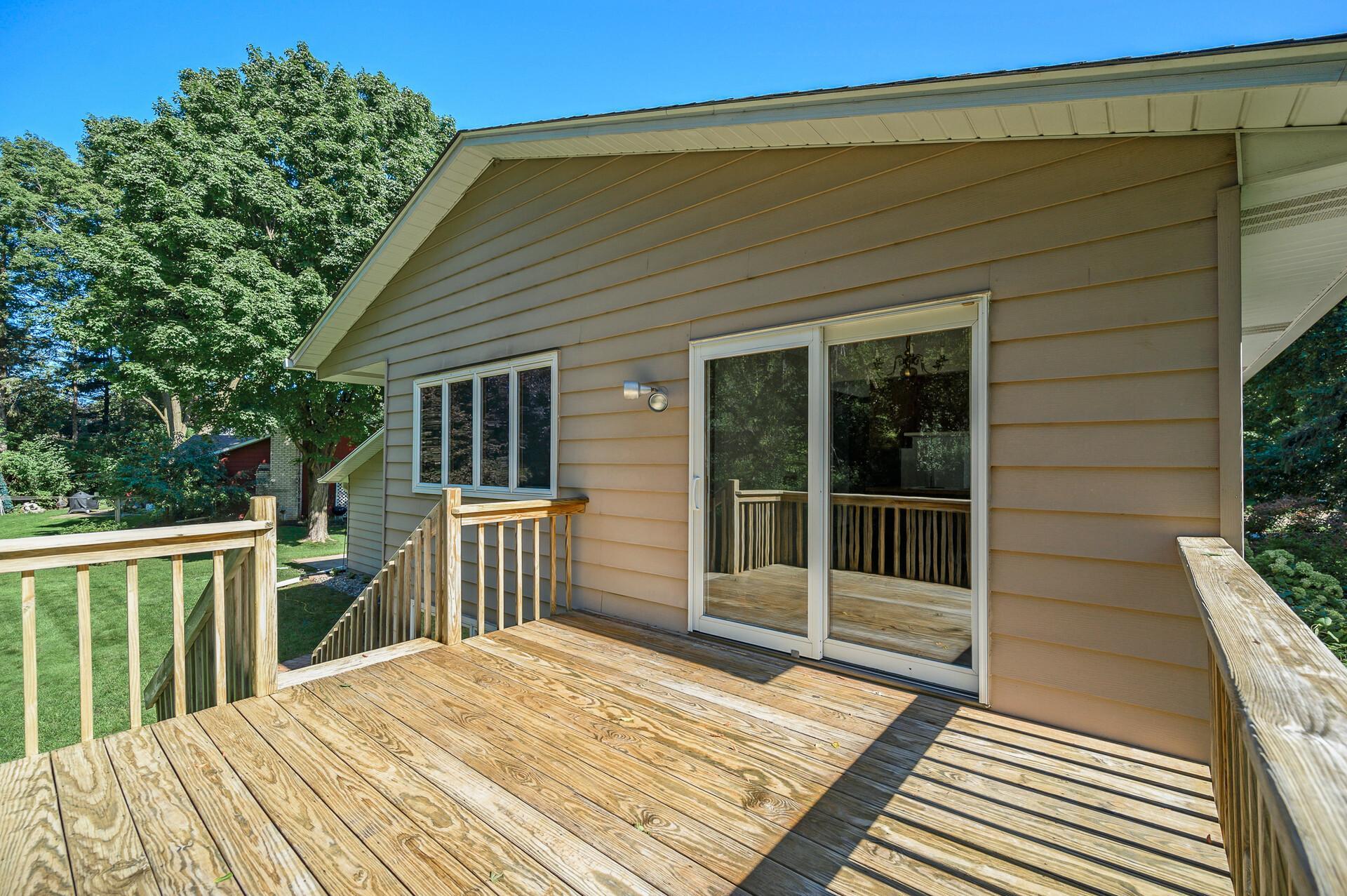 900 Knollwood Court