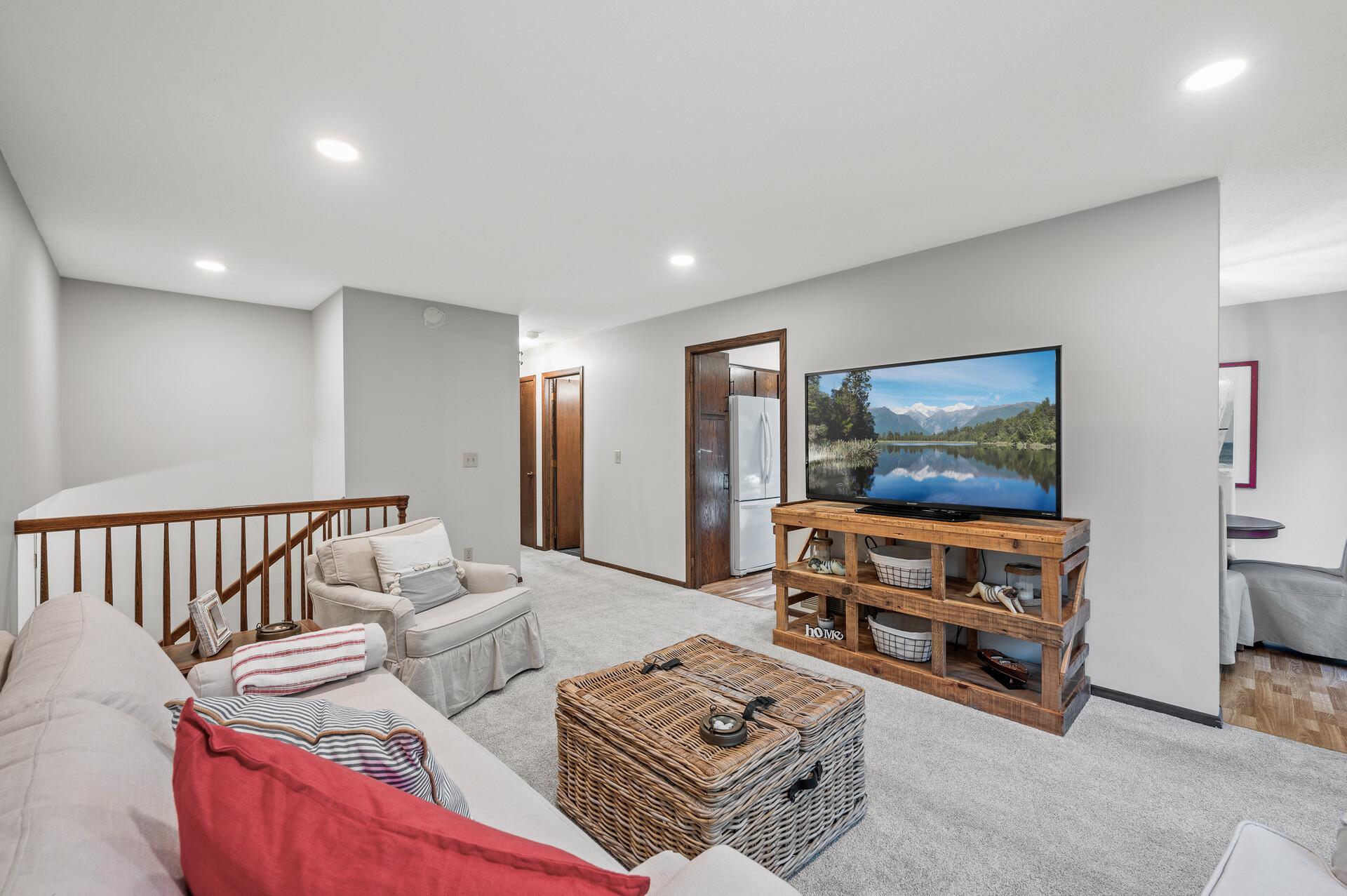 900 Knollwood Court