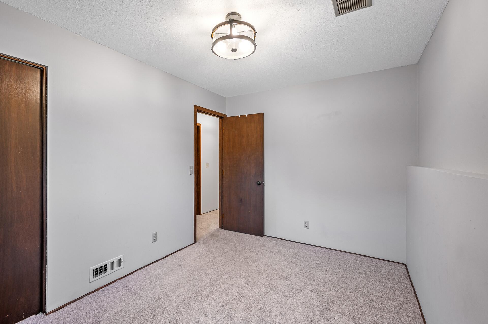 900 Knollwood Court