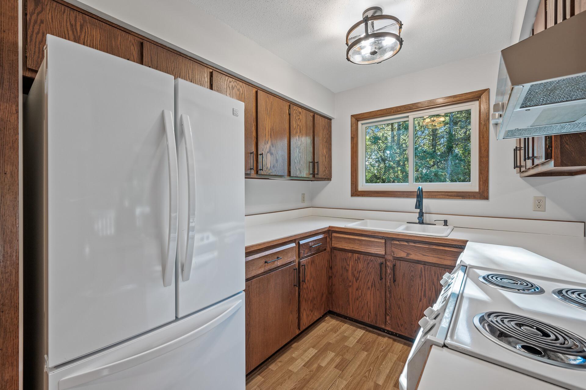 900 Knollwood Court