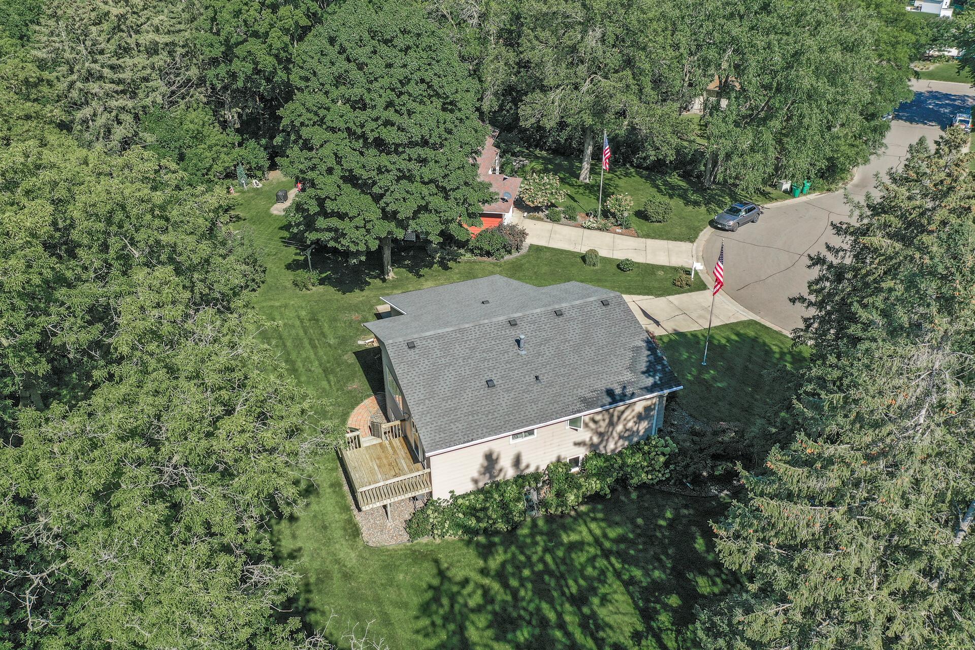900 Knollwood Court