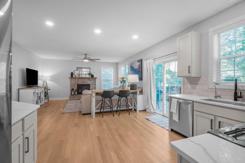 9269 Queensland Lane N