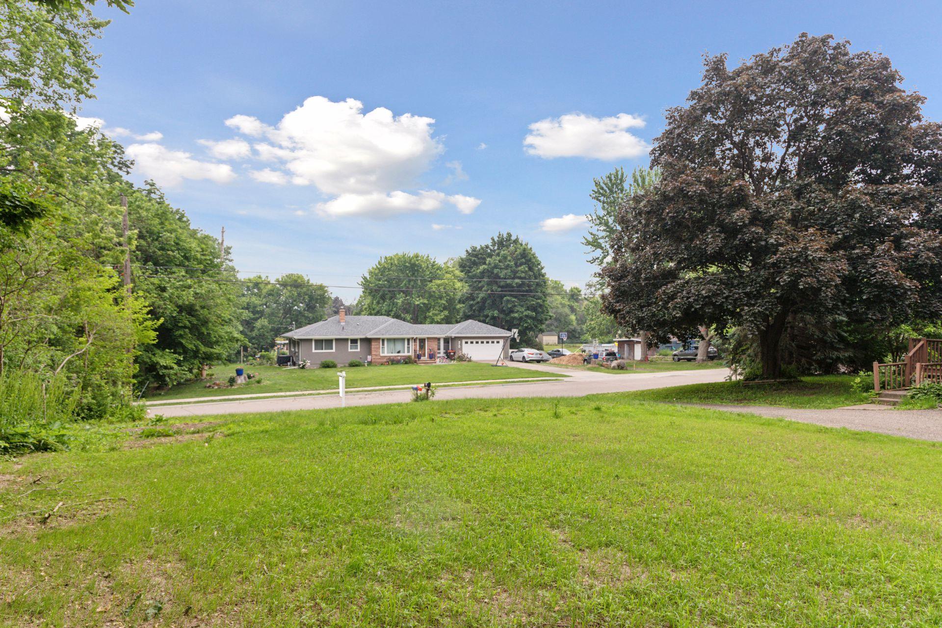 515 Farrell Street N