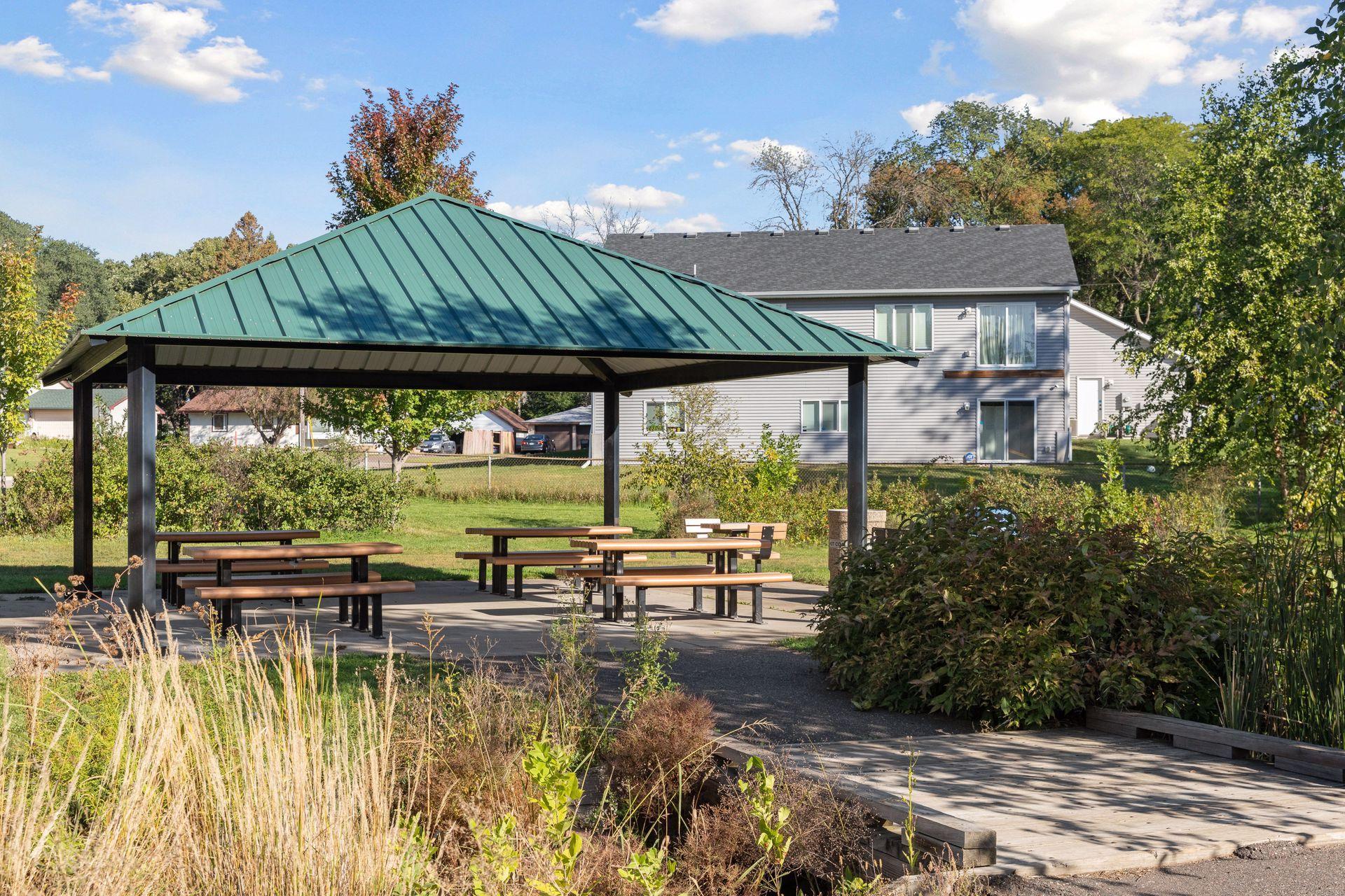 515 Farrell Street N