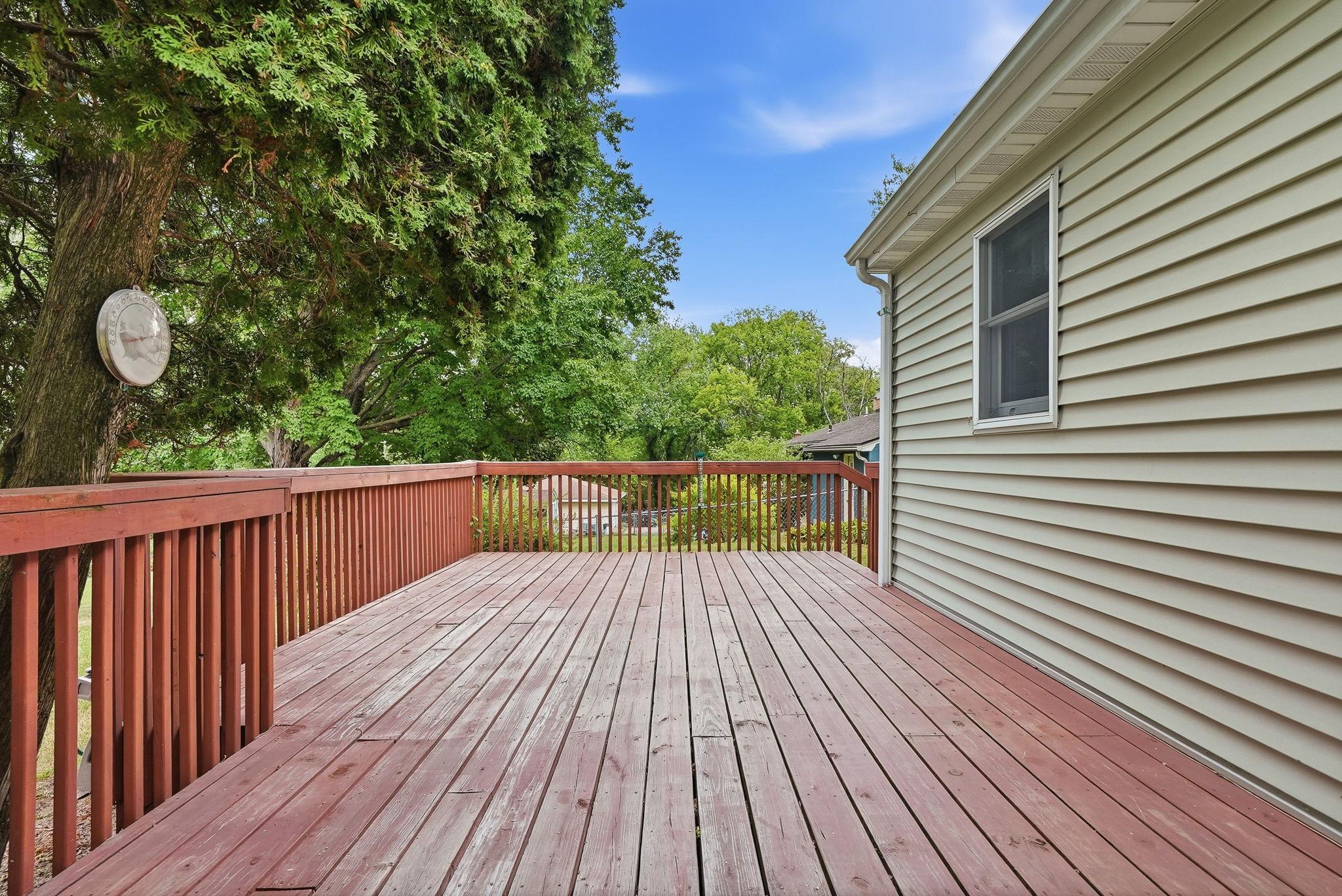 563 Shryer Avenue W