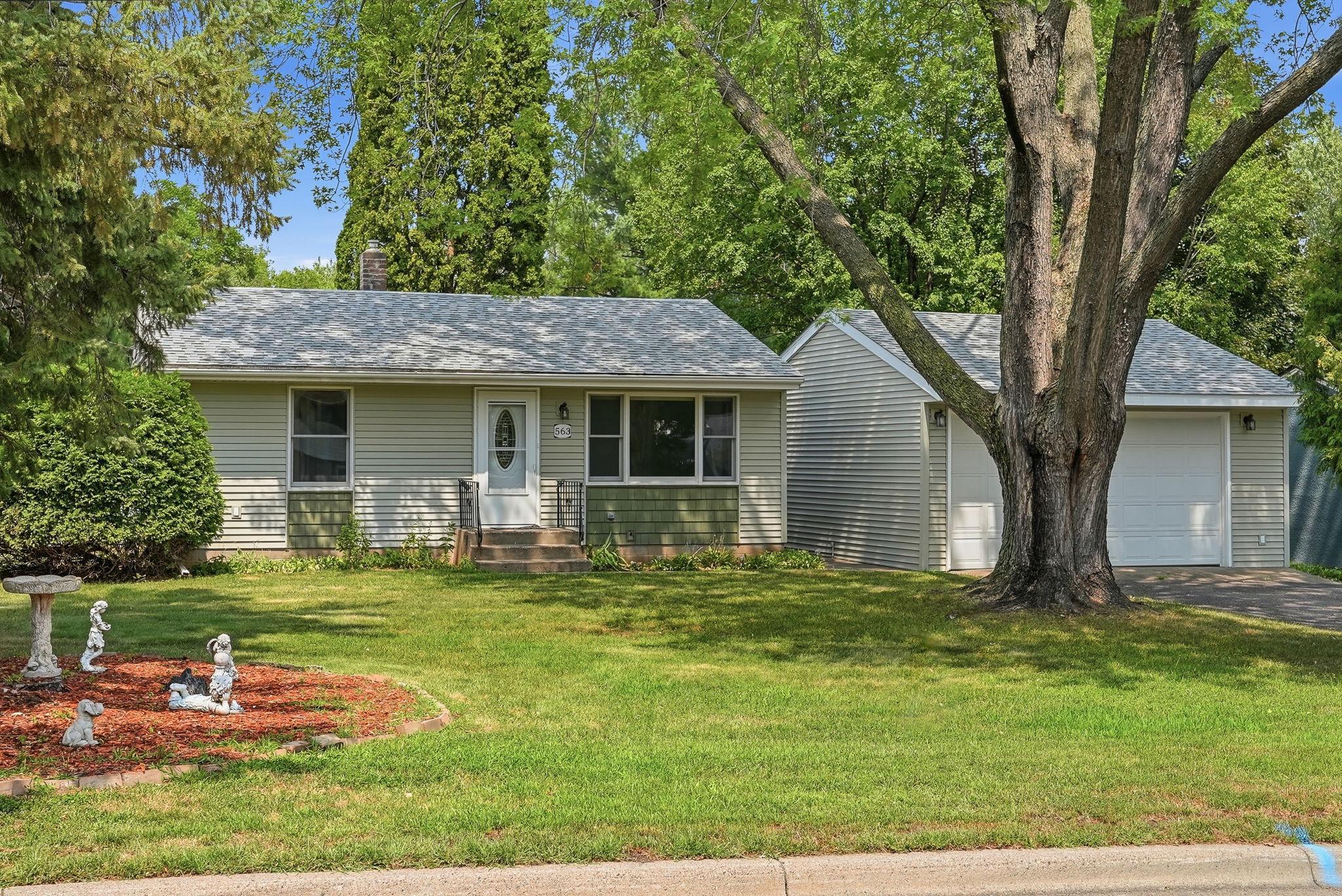 563 Shryer Avenue W