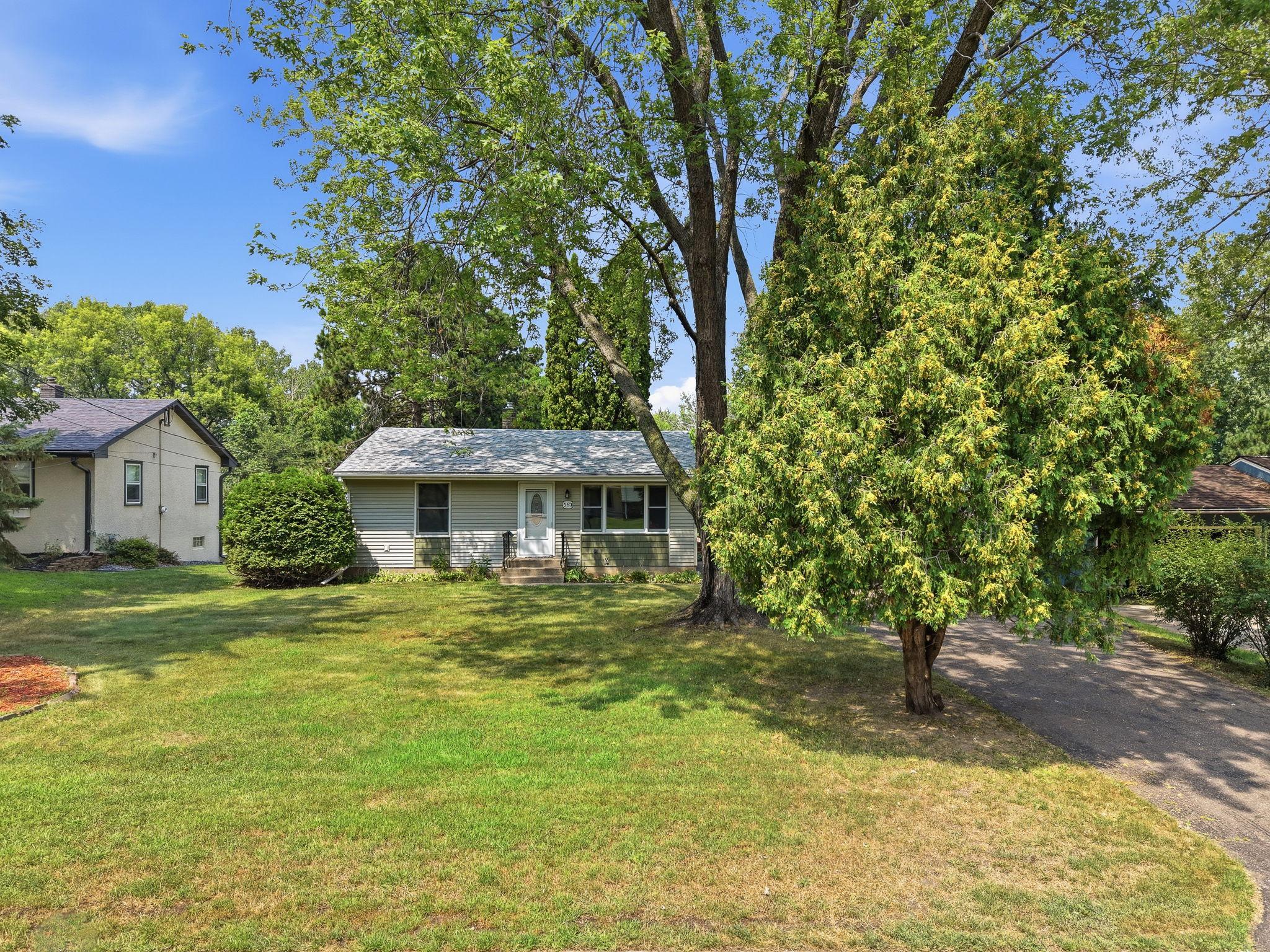 563 Shryer Avenue W