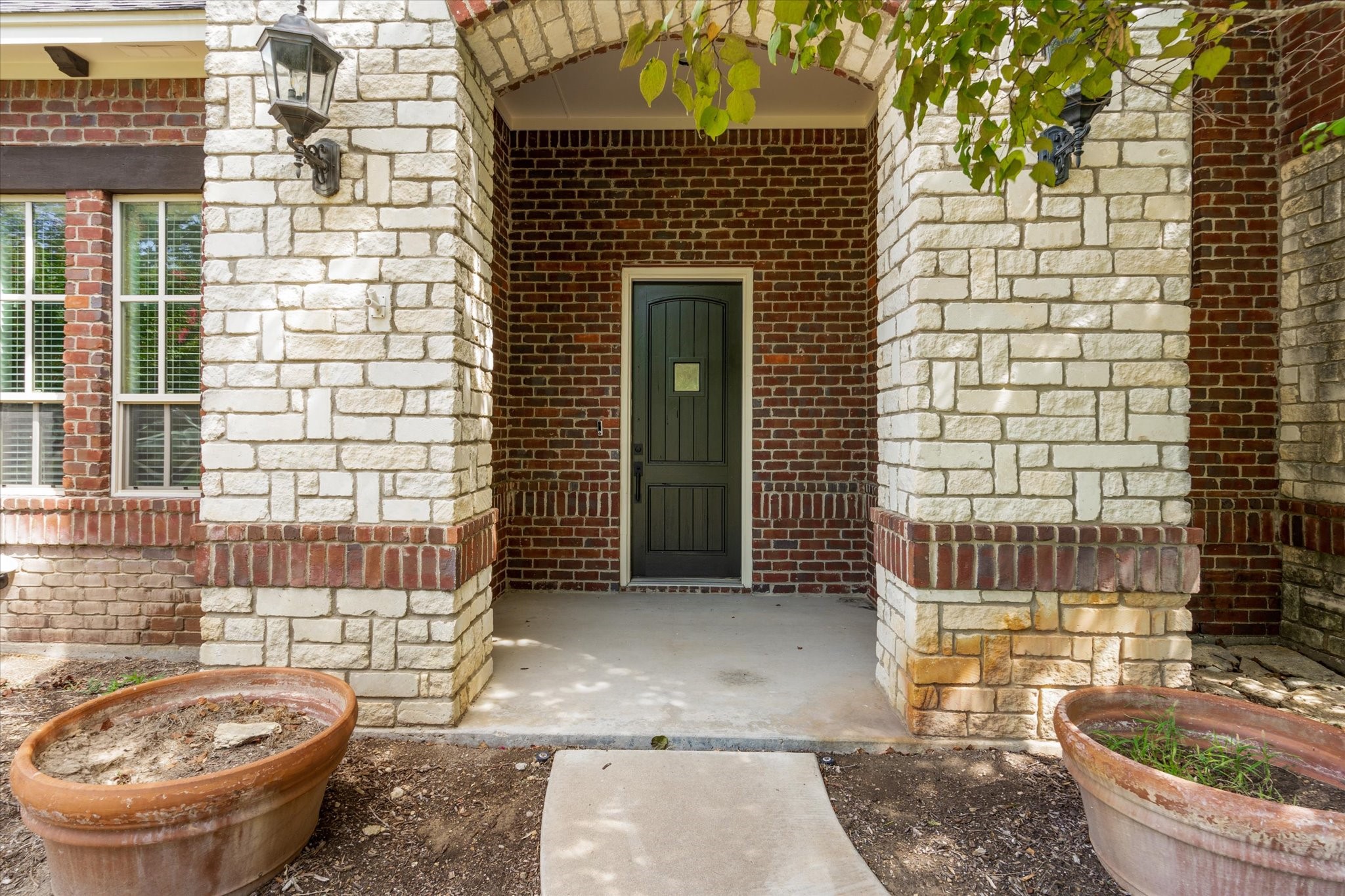 1555 Hunterglenn Drive