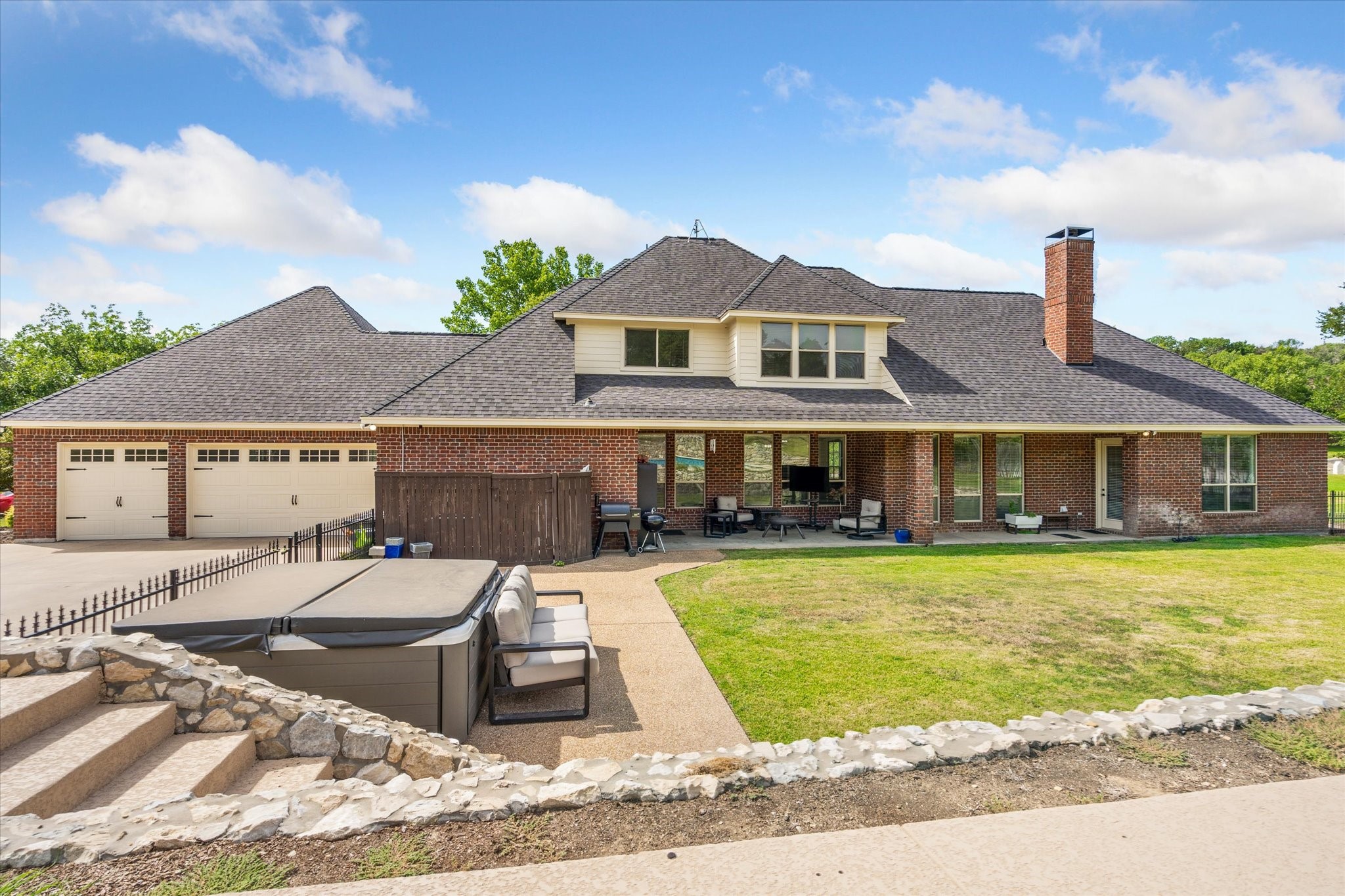 1555 Hunterglenn Drive