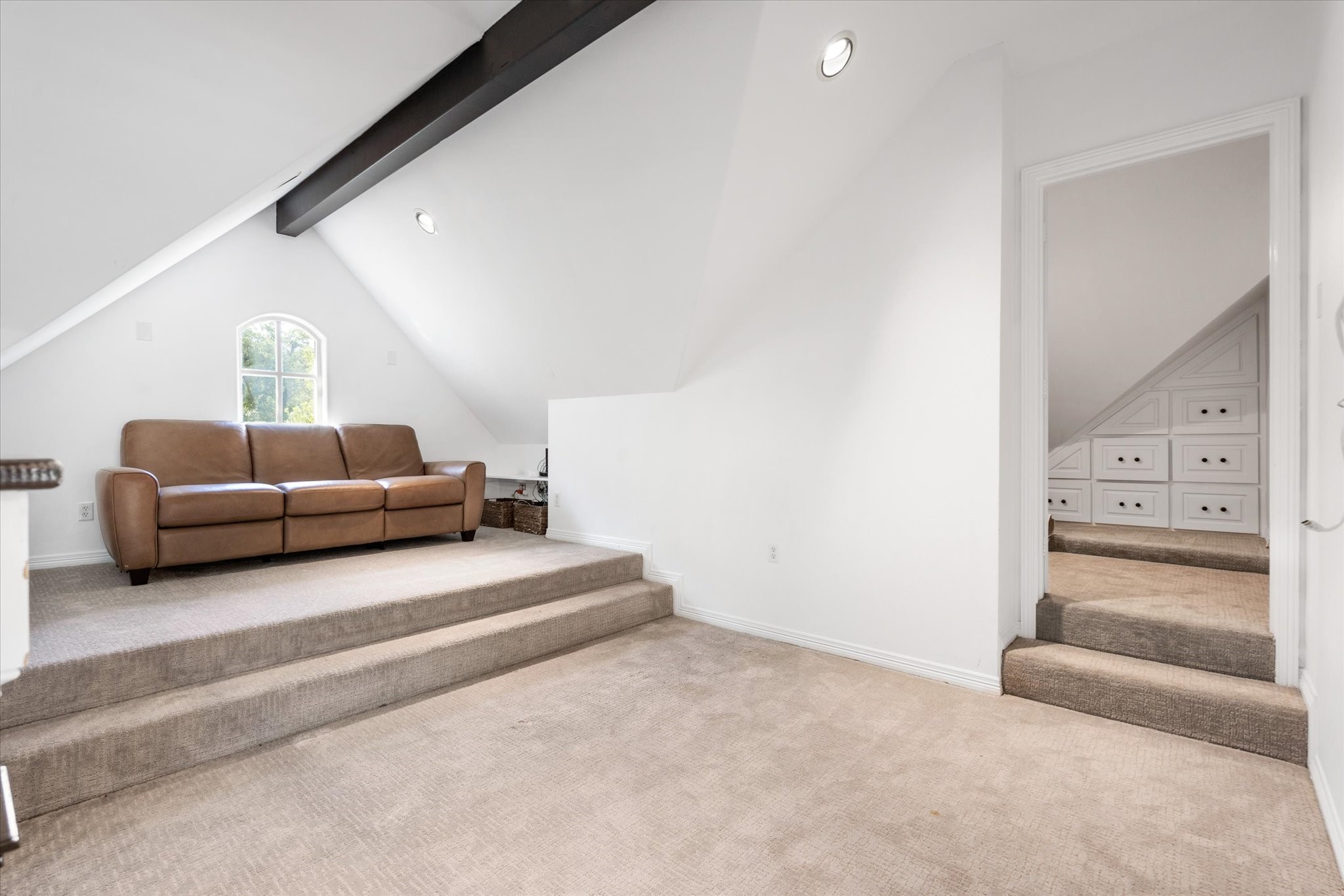 1555 Hunterglenn Drive