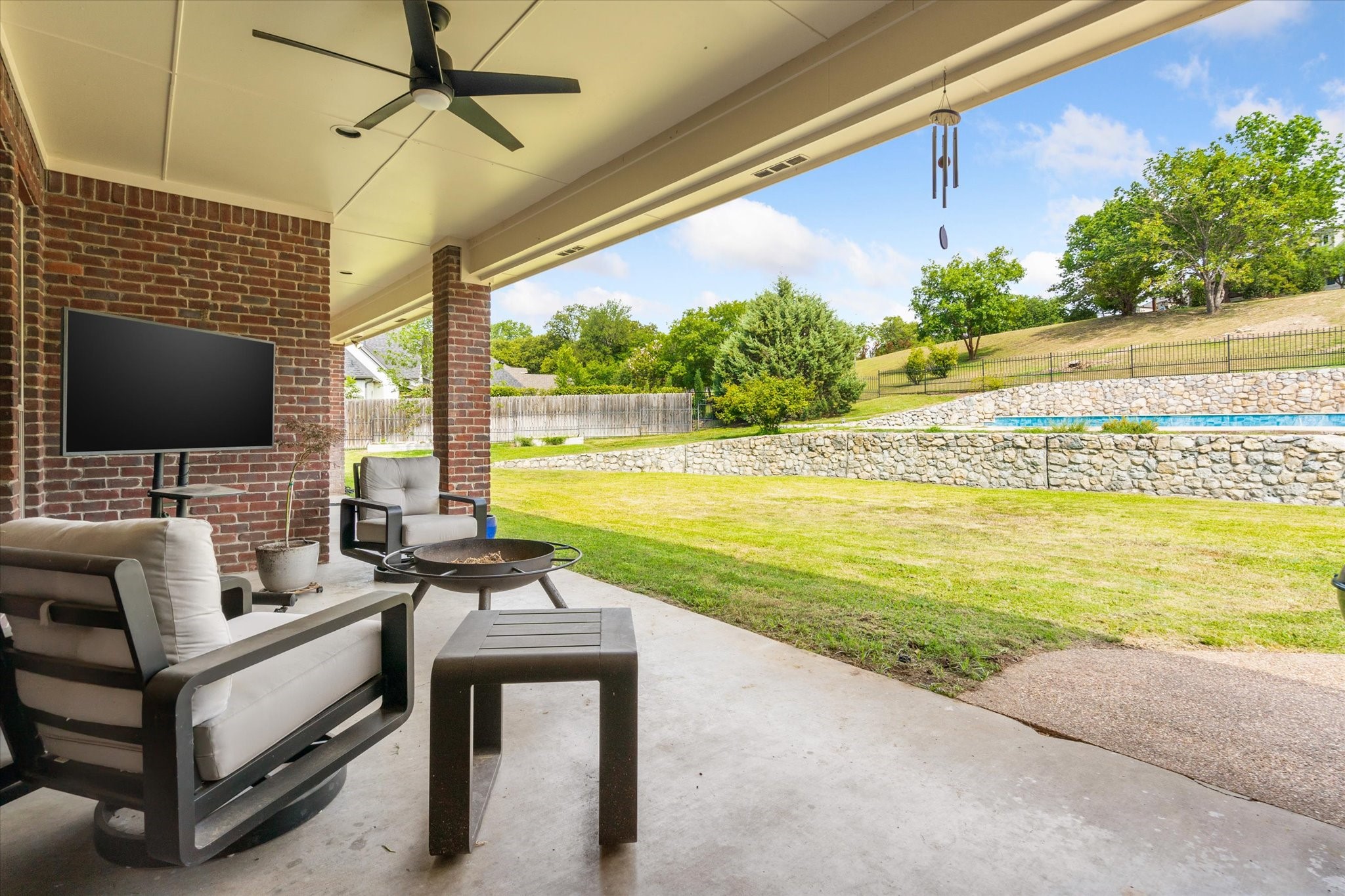 1555 Hunterglenn Drive