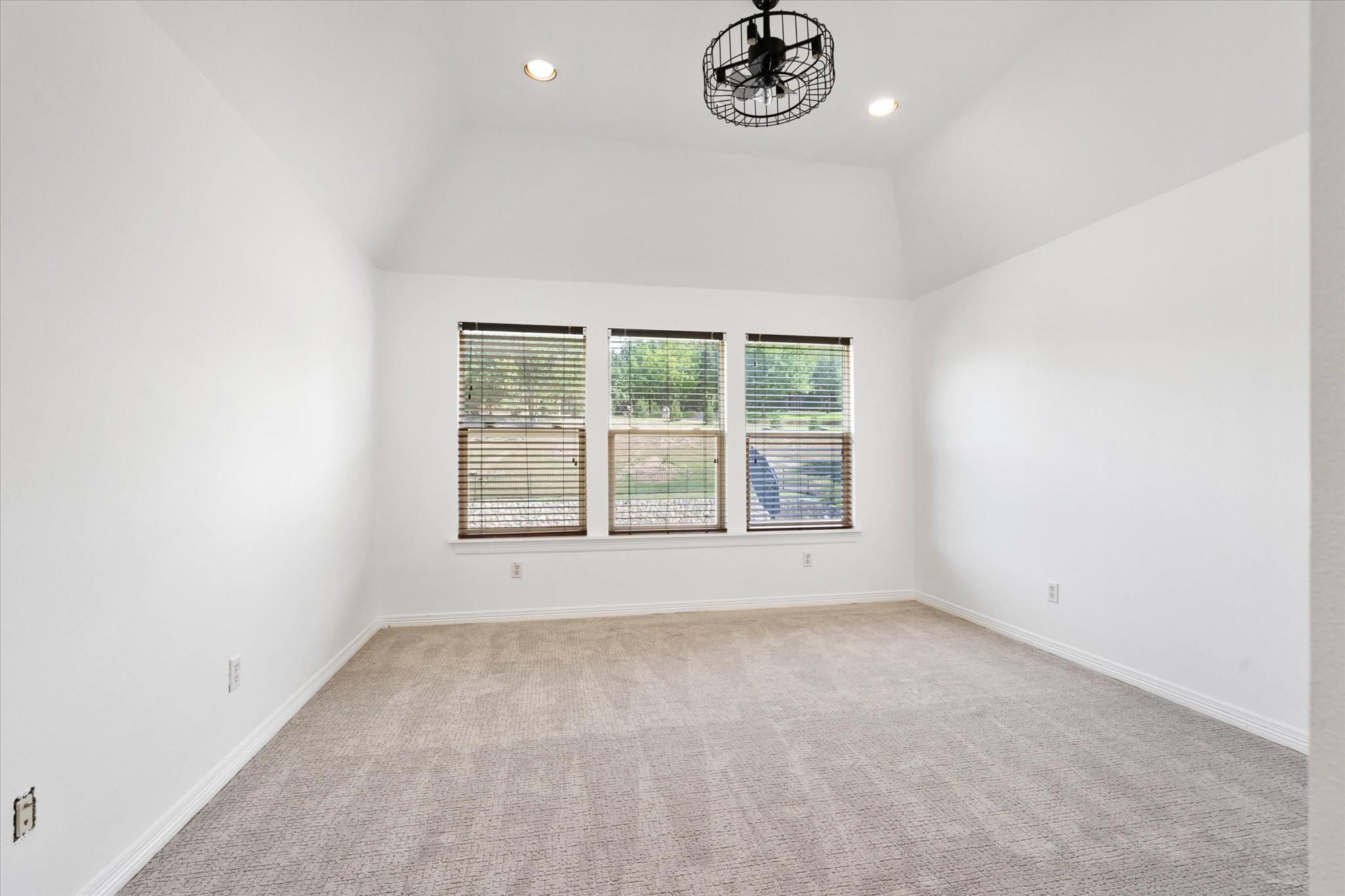 1555 Hunterglenn Drive
