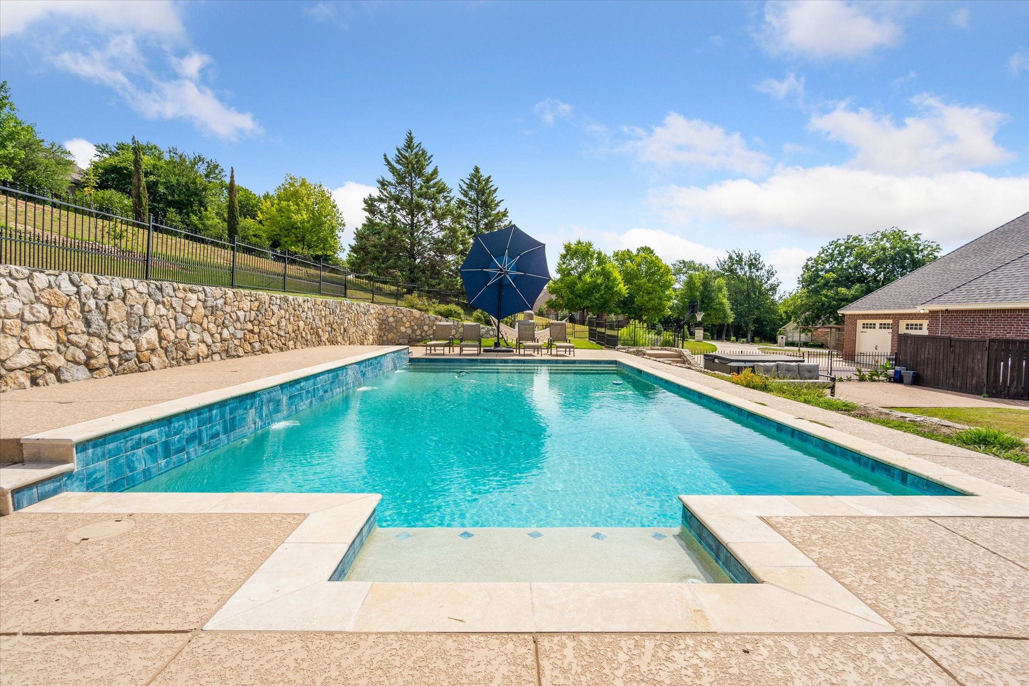 1555 Hunterglenn Drive