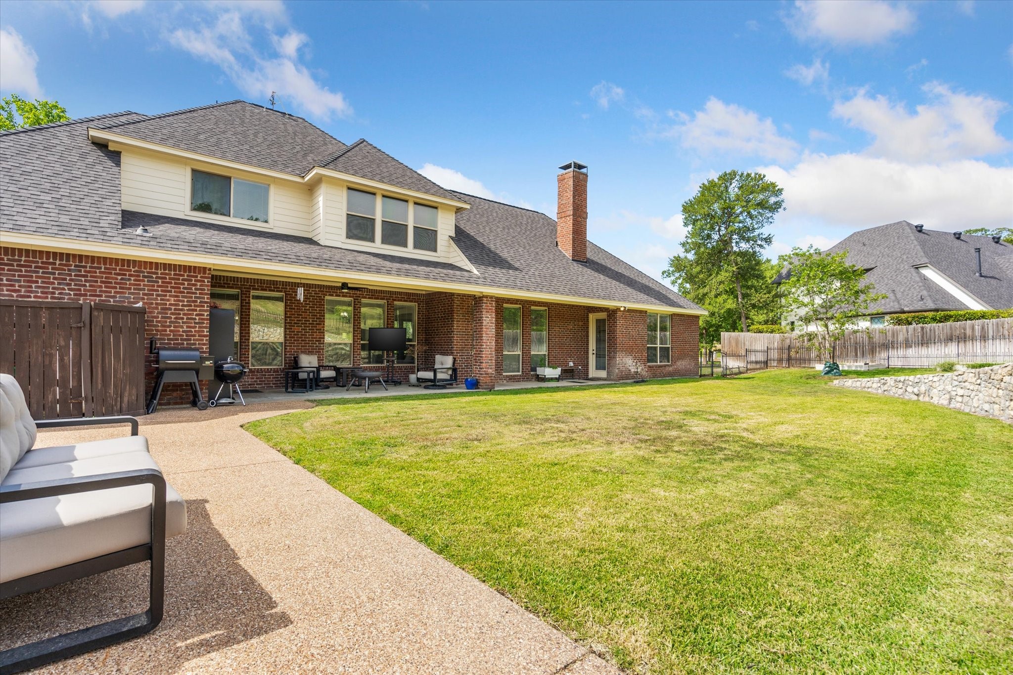 1555 Hunterglenn Drive