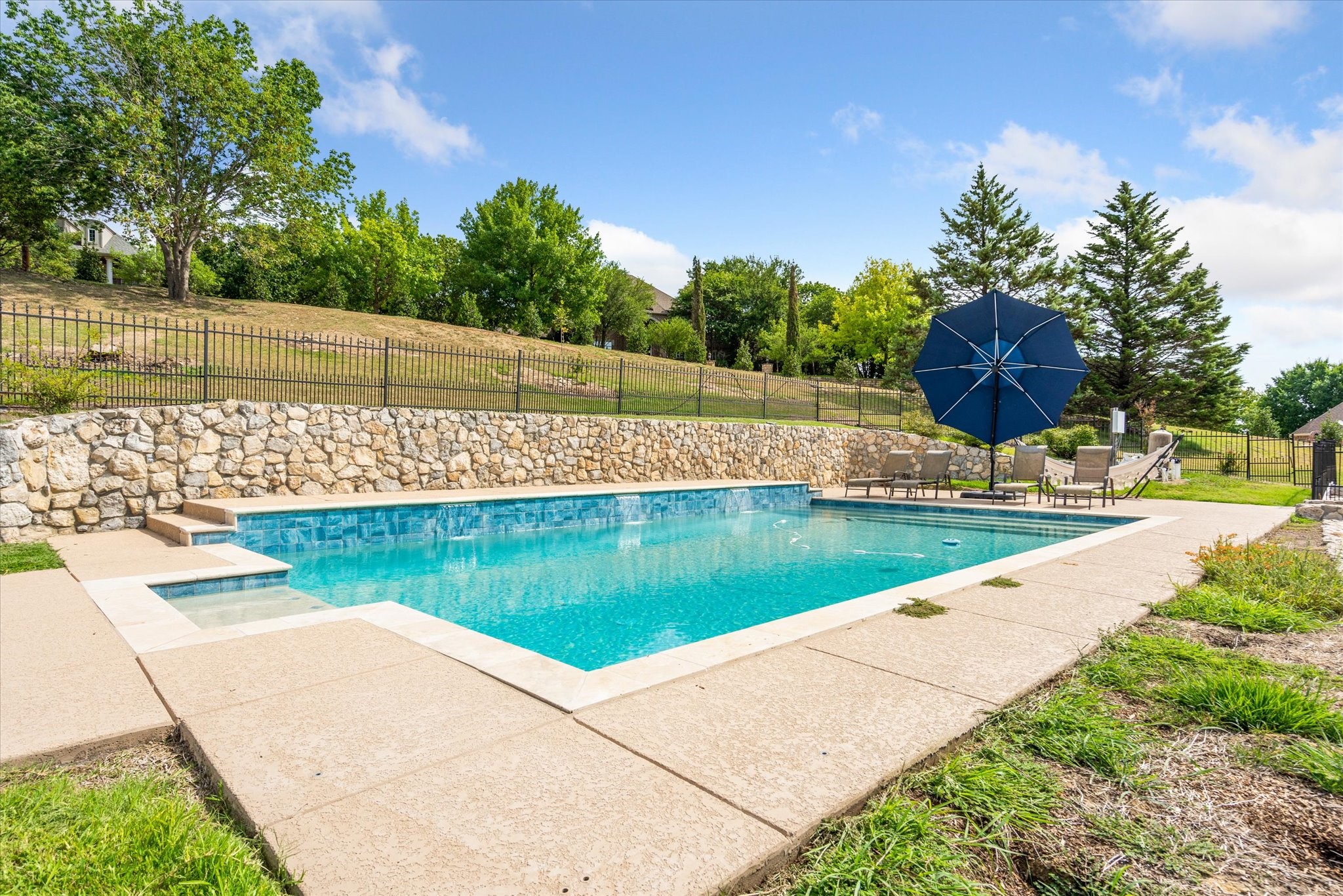 1555 Hunterglenn Drive