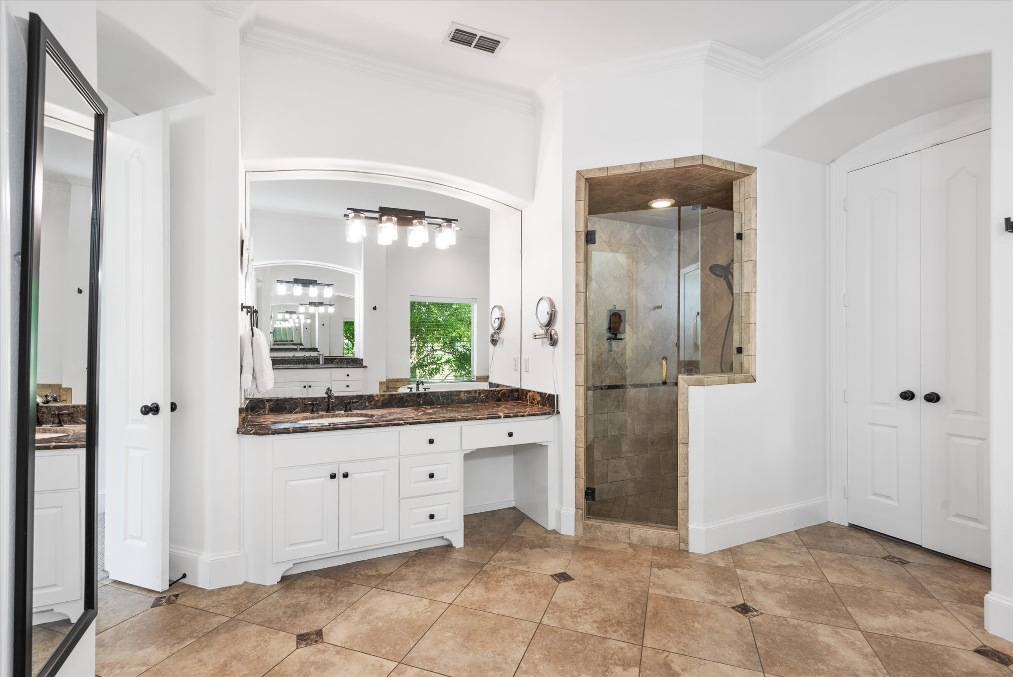 1555 Hunterglenn Drive