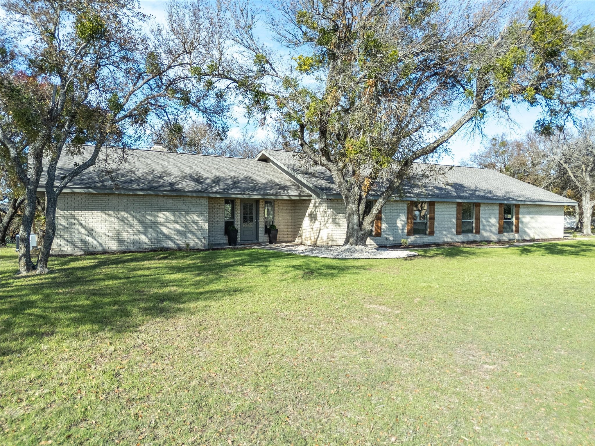 624 Knights Bridge Road