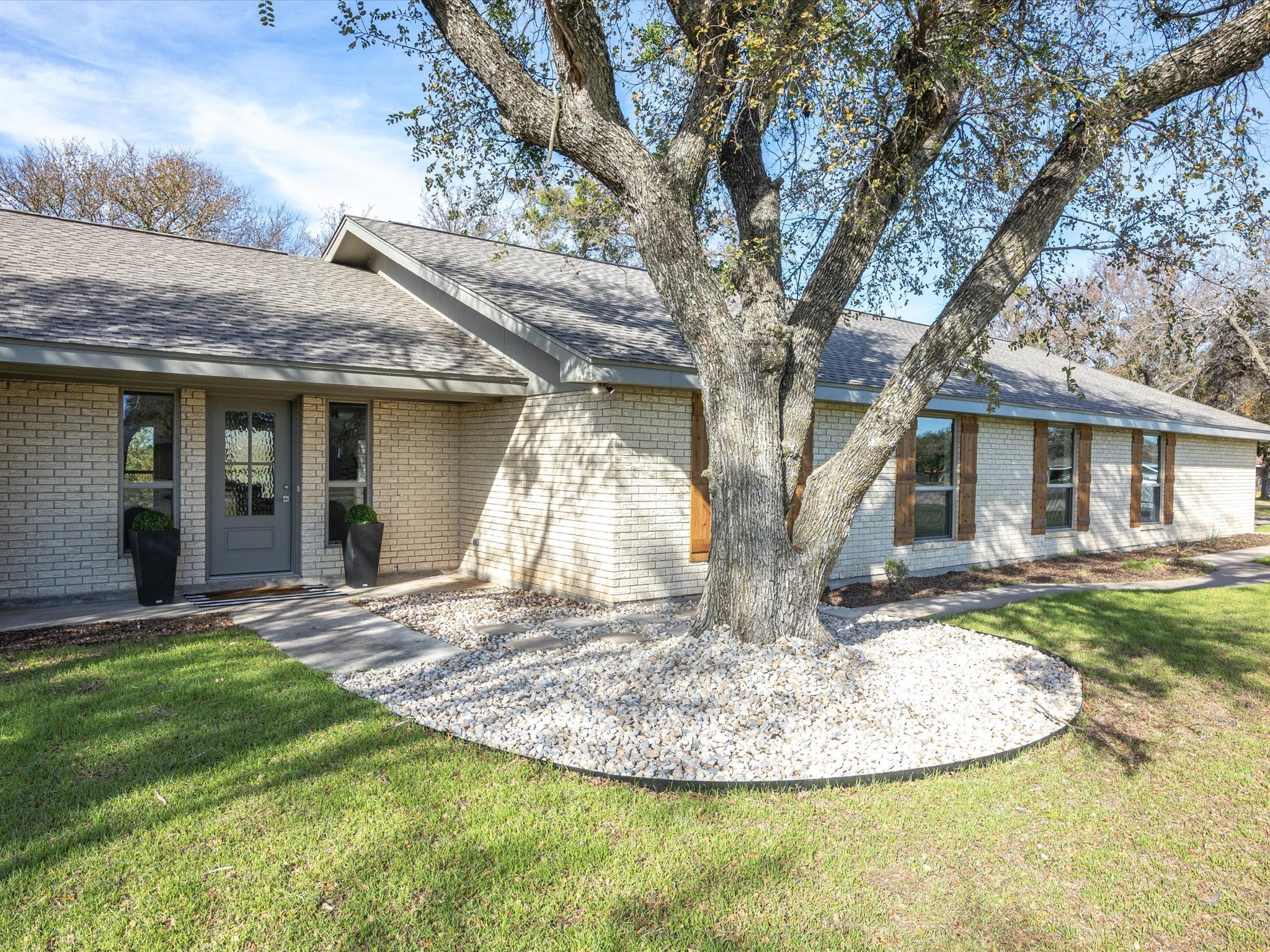 624 Knights Bridge Road