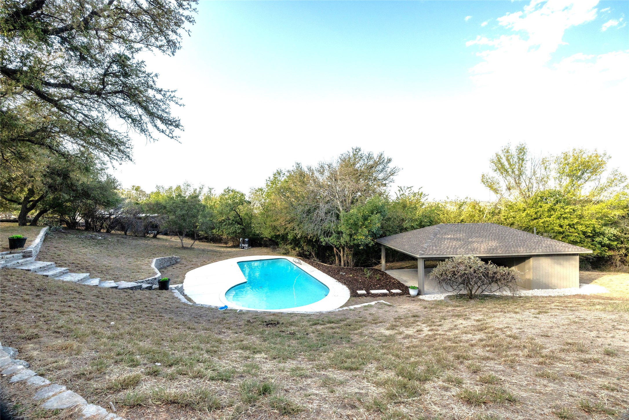 624 Knights Bridge Road