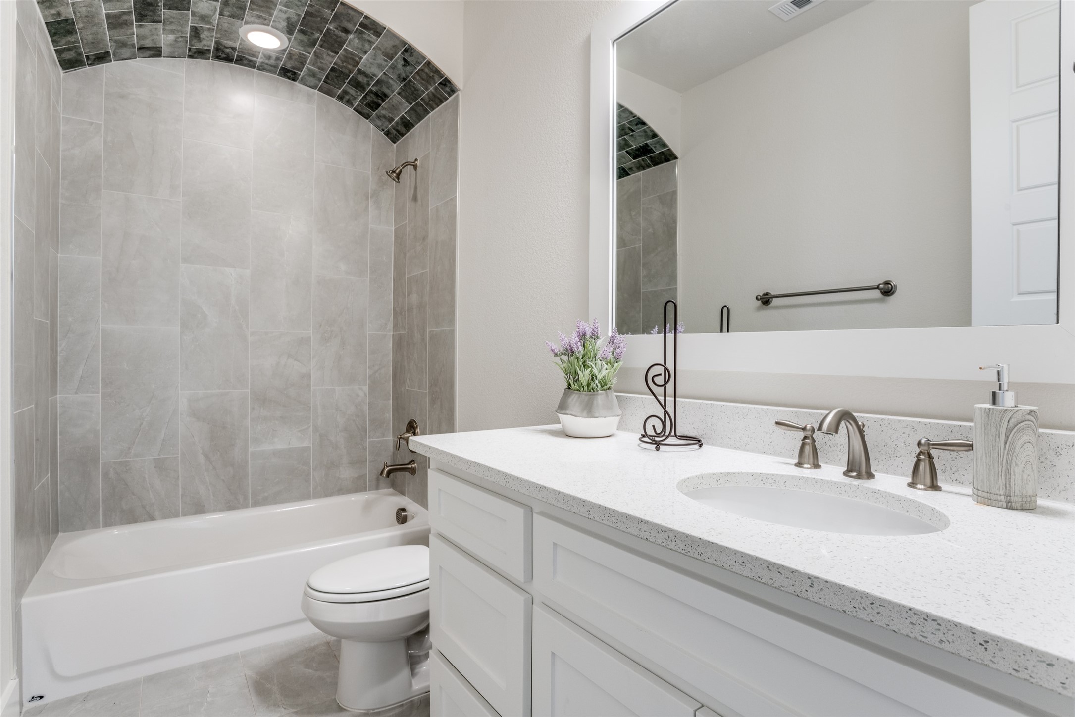 1012 Lake Prarie Trail