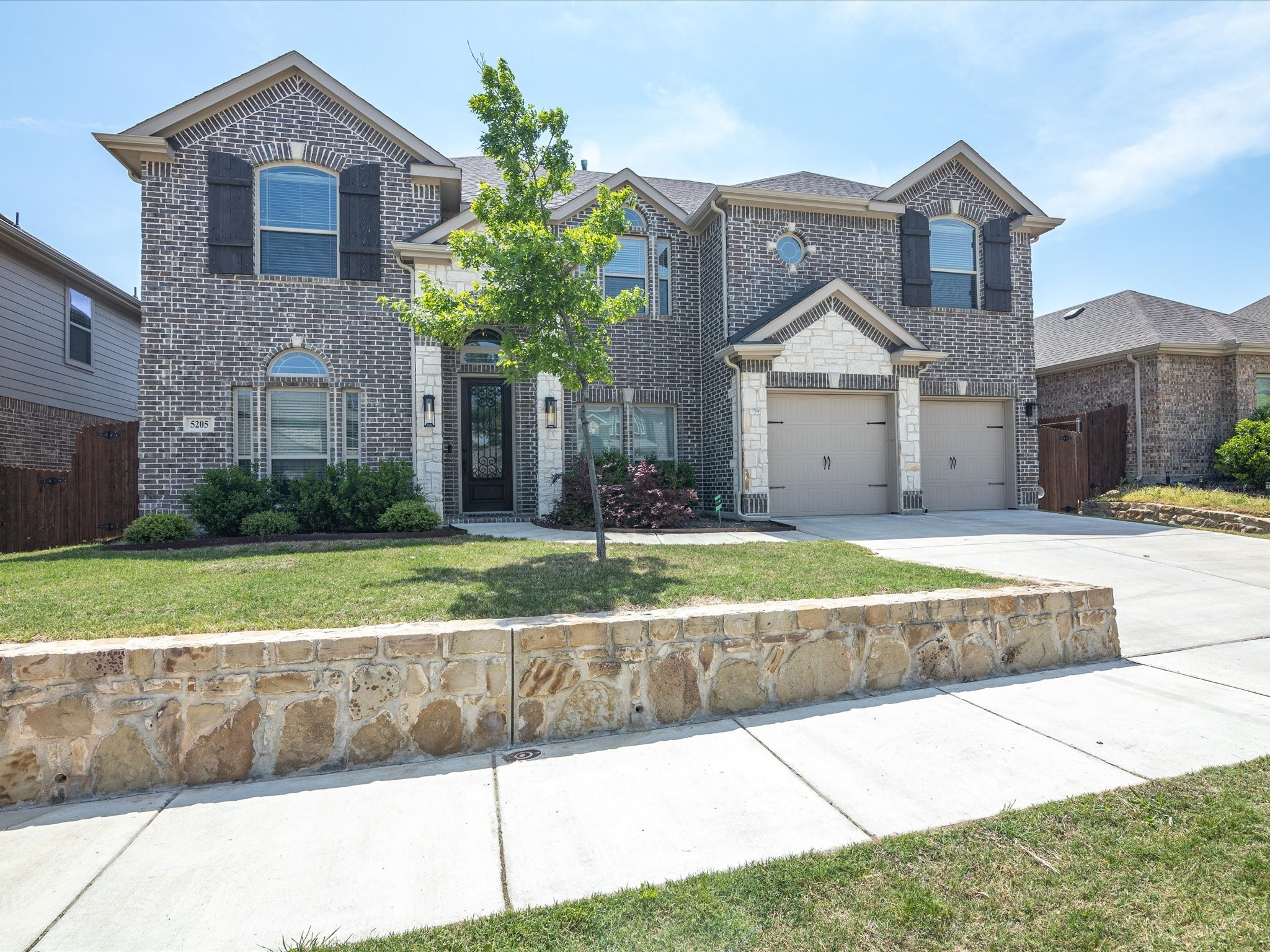 5205 Lake Konawa Drive