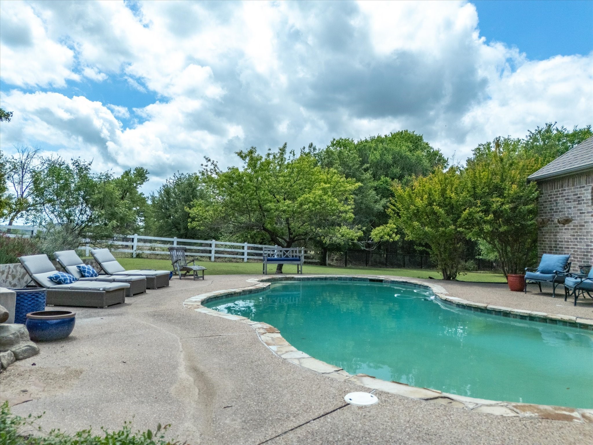 1417 Saratoga Lane