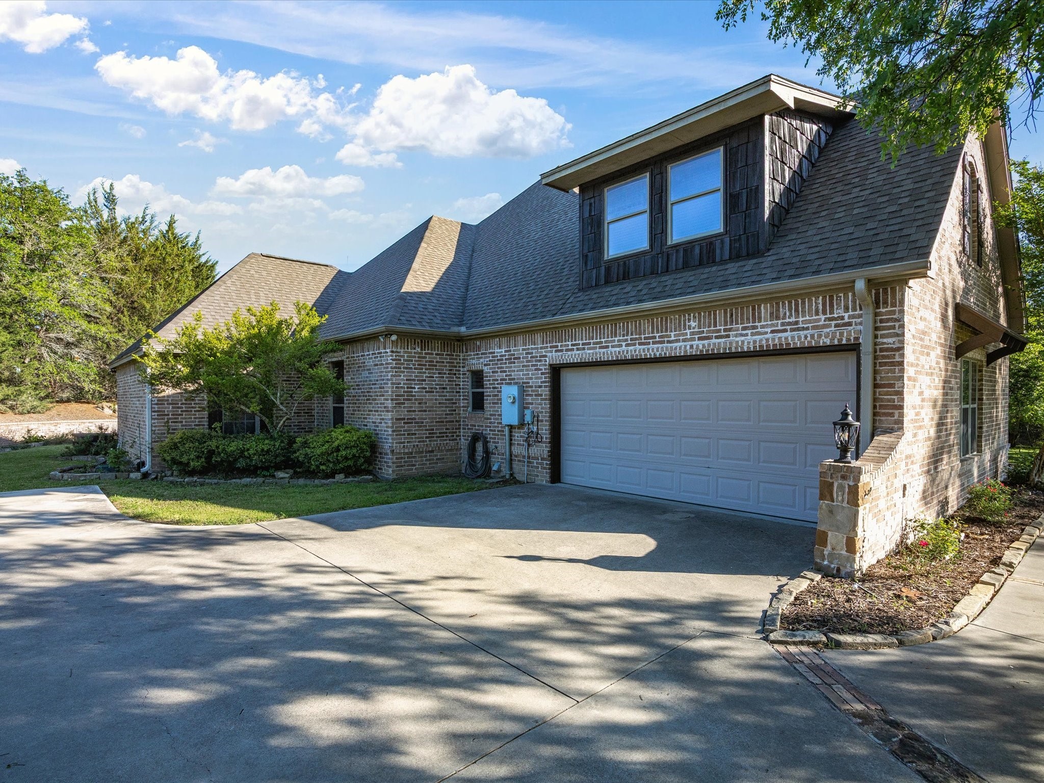 1417 Saratoga Lane