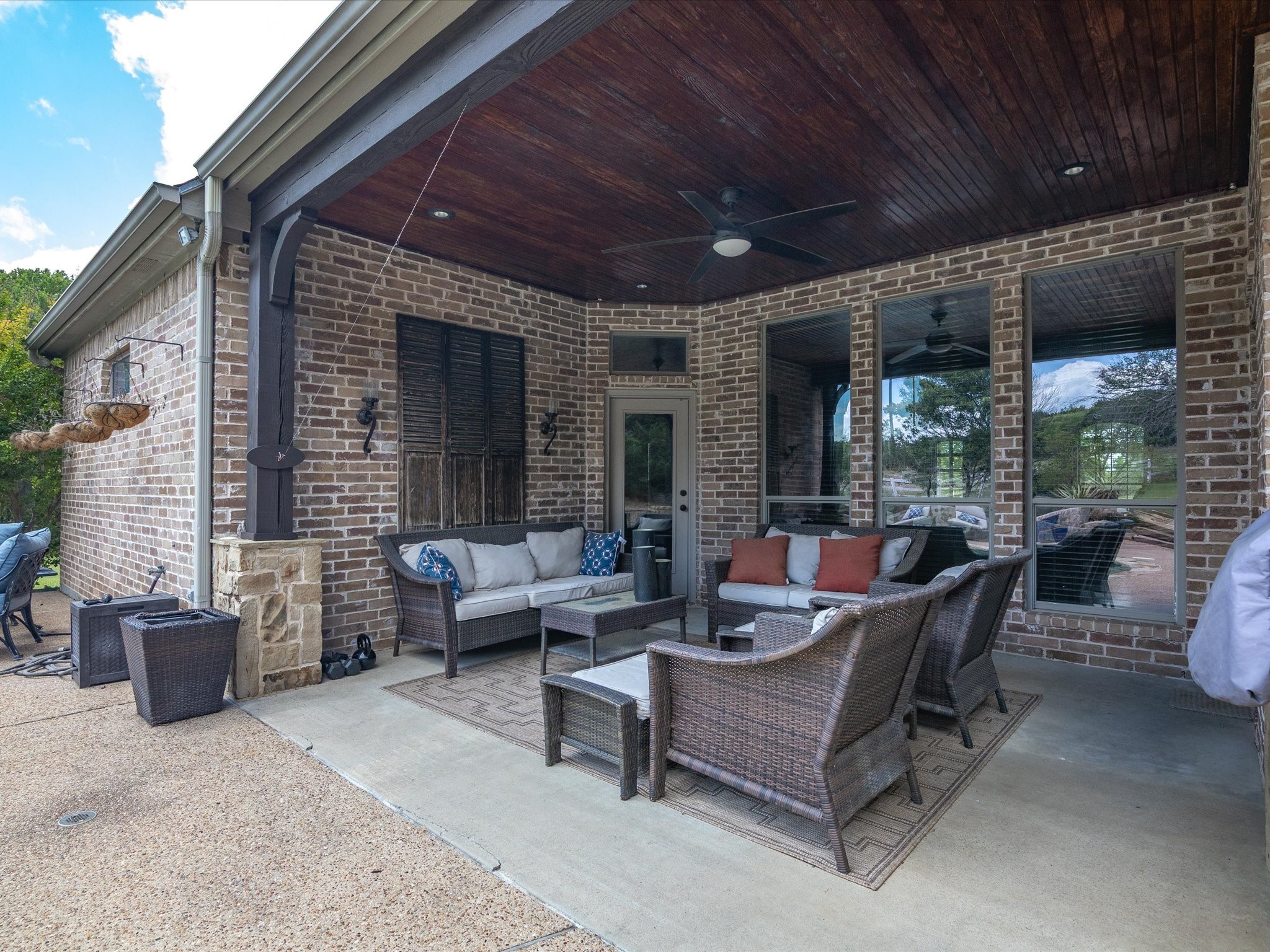 1417 Saratoga Lane