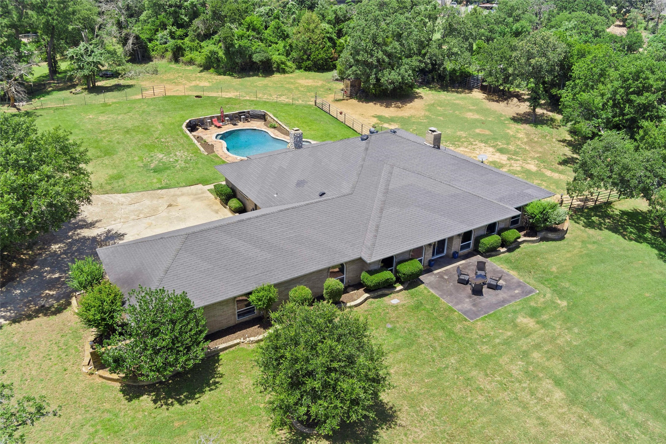 2052 Trailwood Drive W