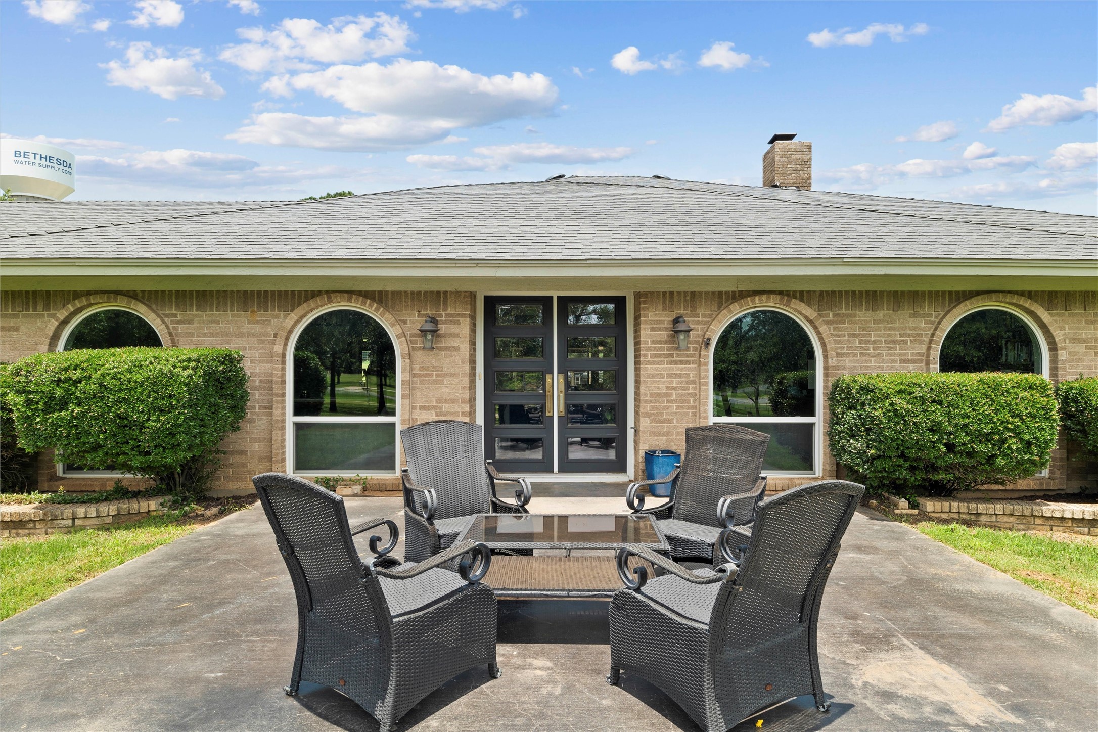 2052 Trailwood Drive W