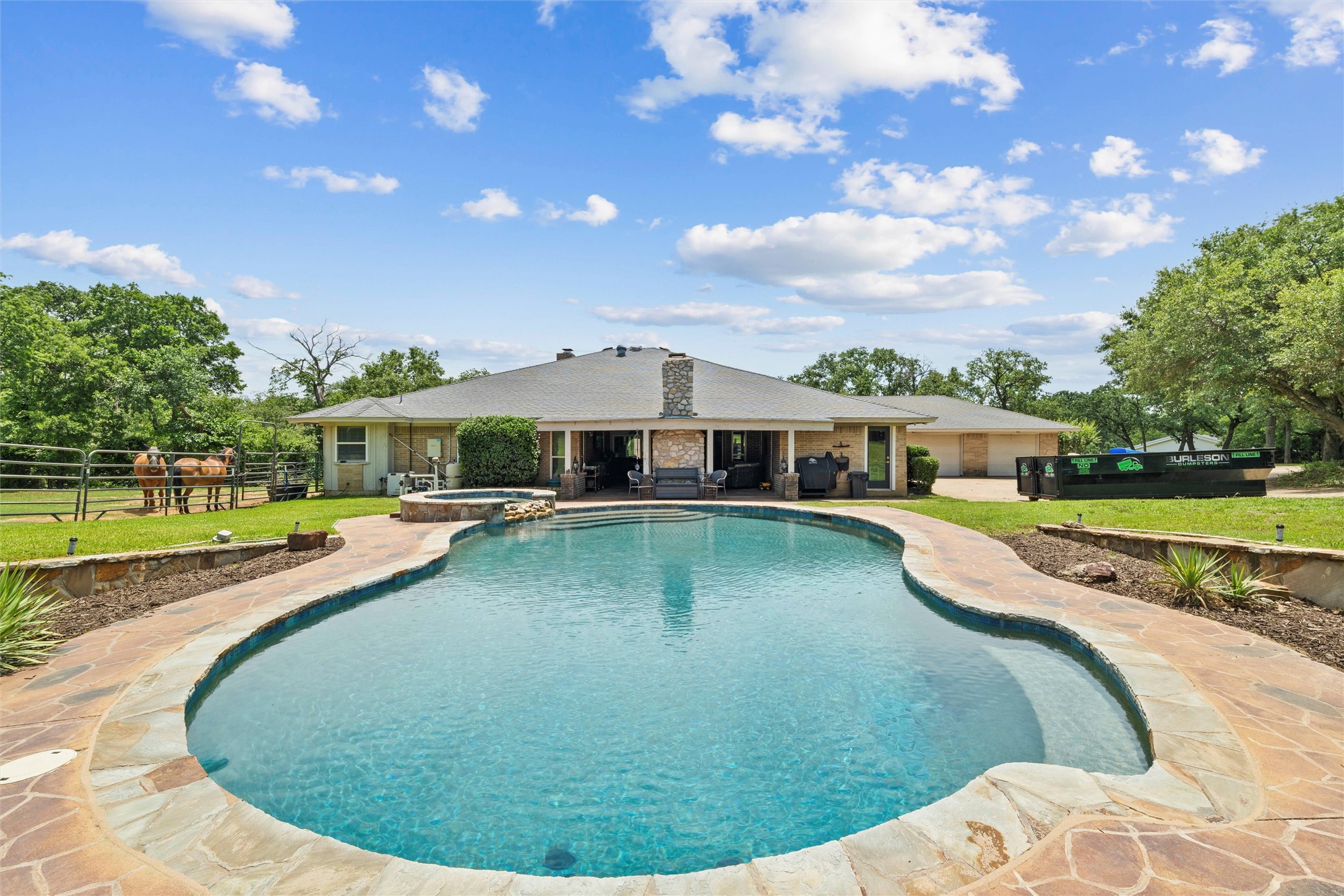 2052 Trailwood Drive W