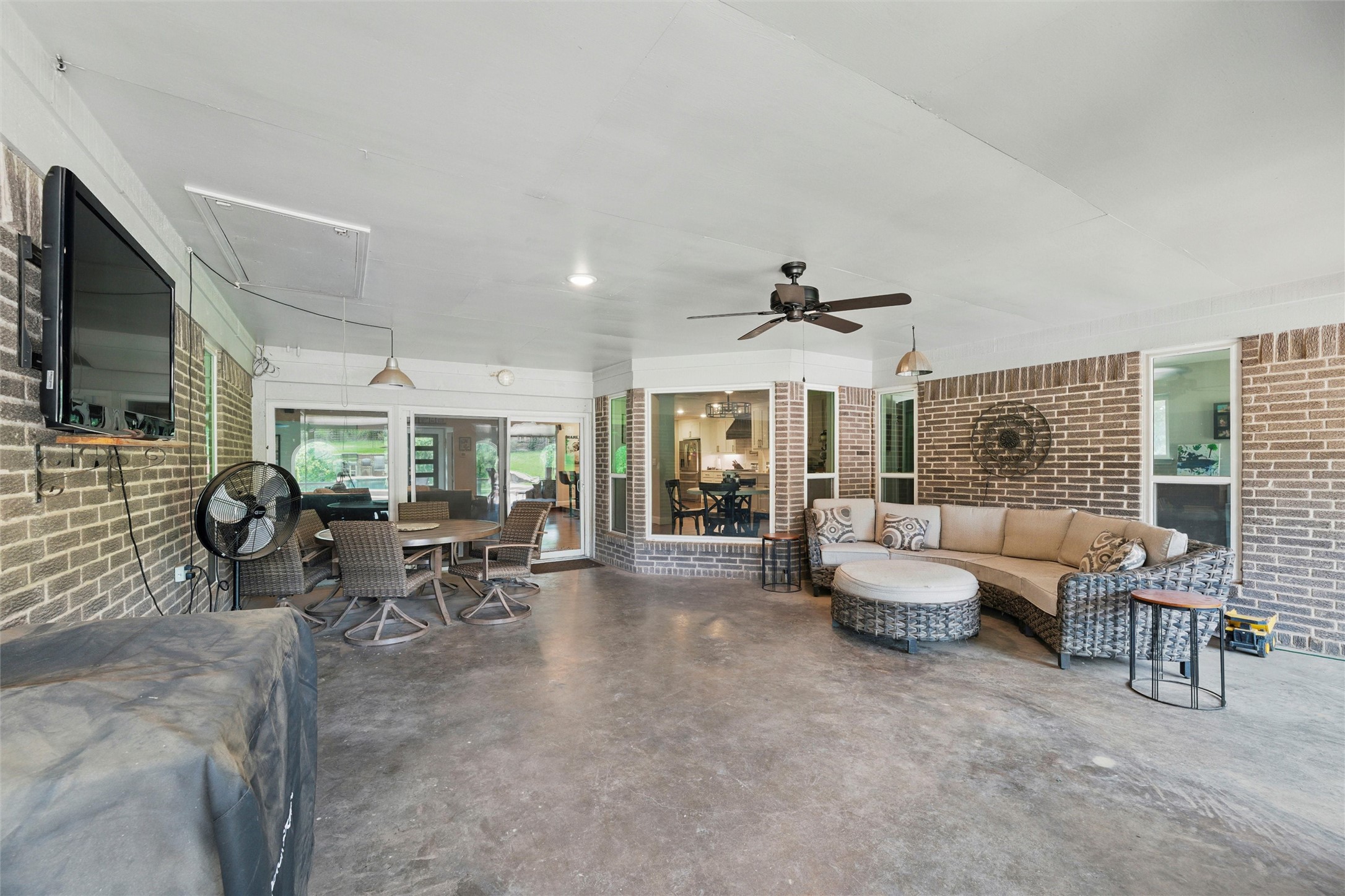 2052 Trailwood Drive W
