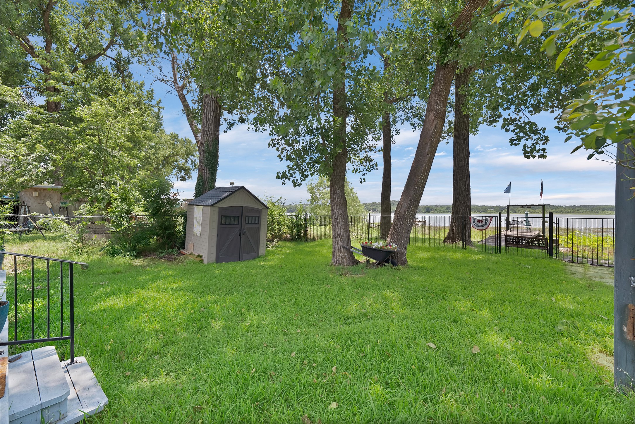 2425 E Lake Drive