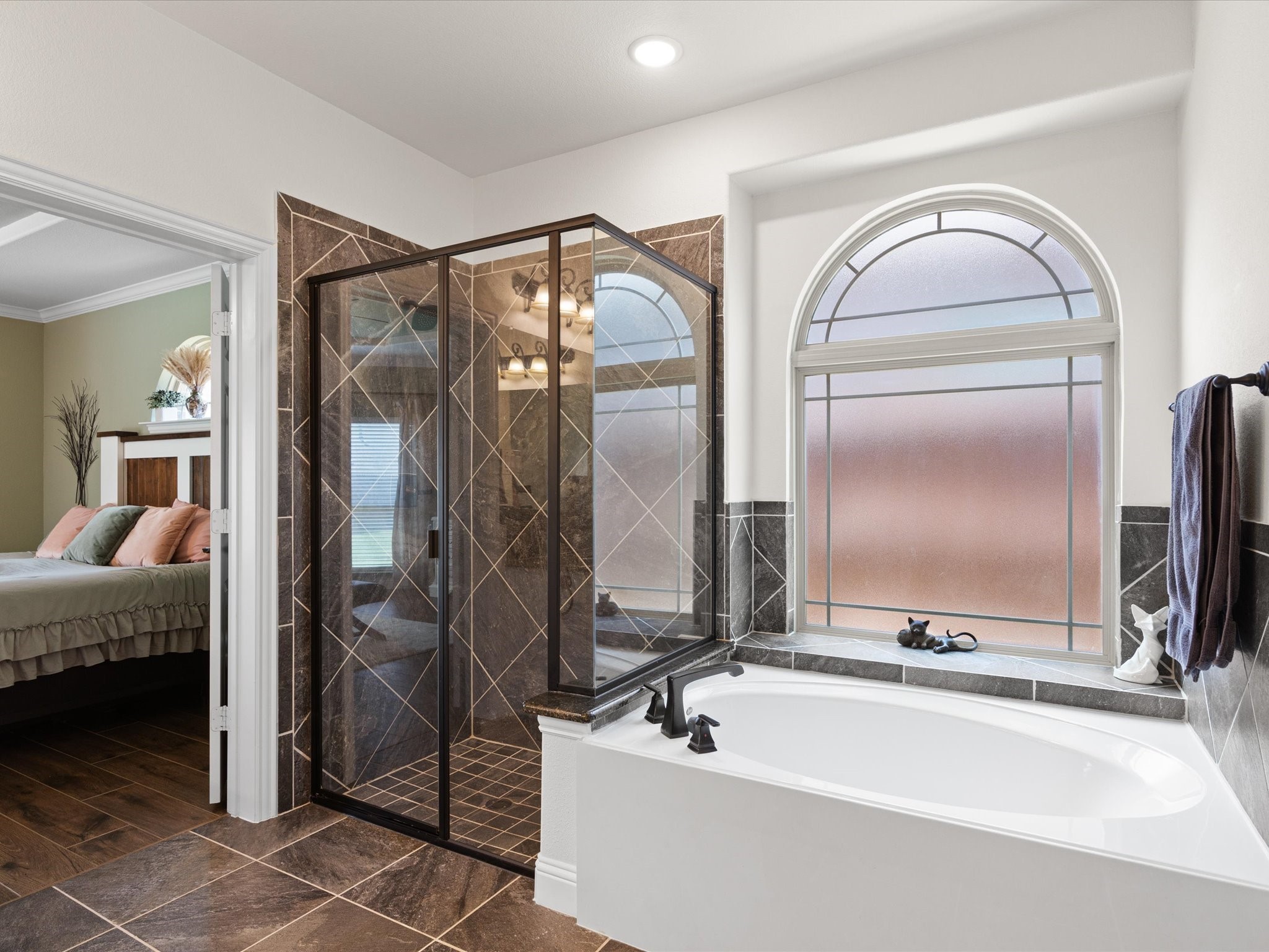 5205 Lake Konawa Drive