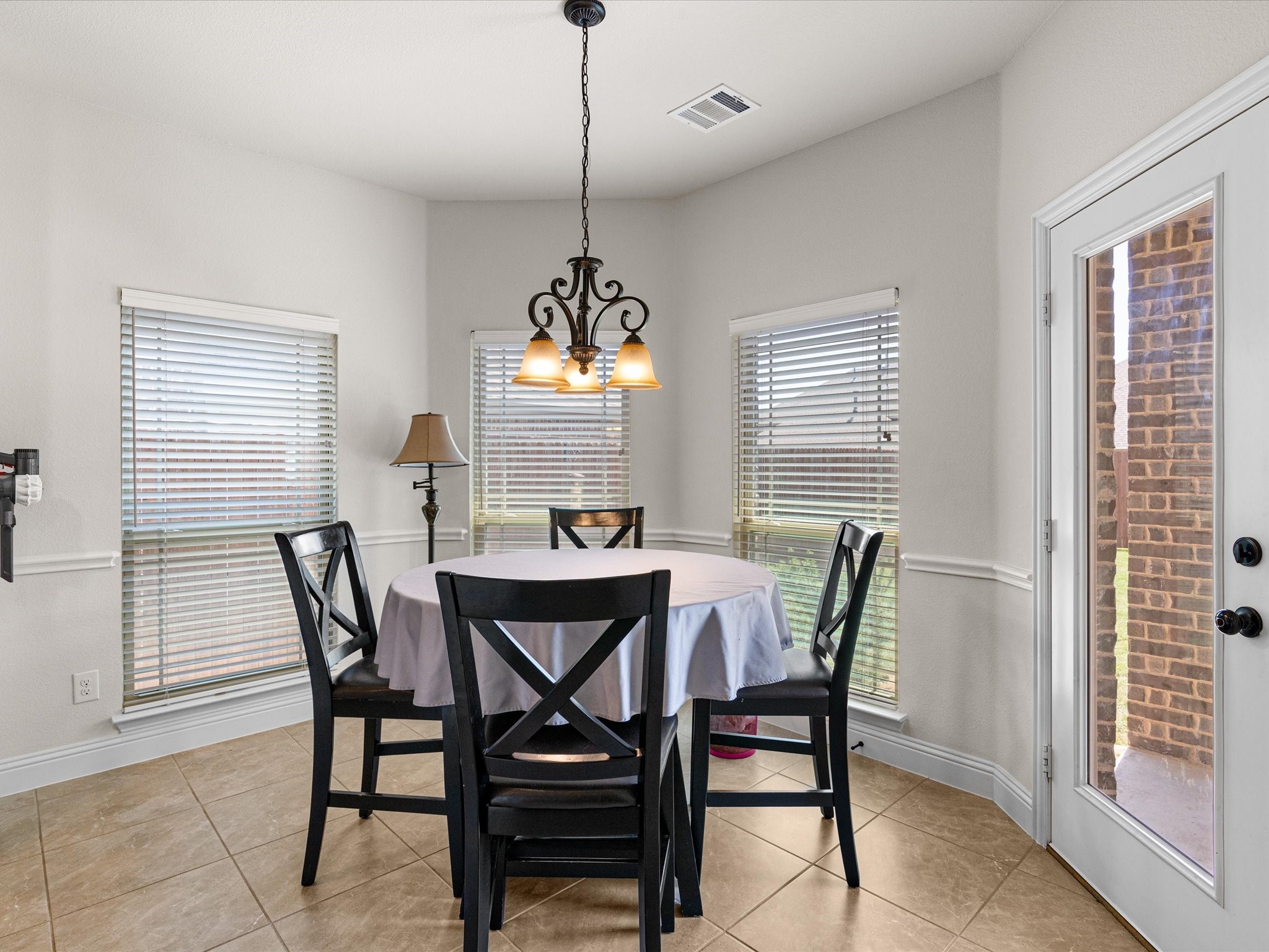 5205 Lake Konawa Drive