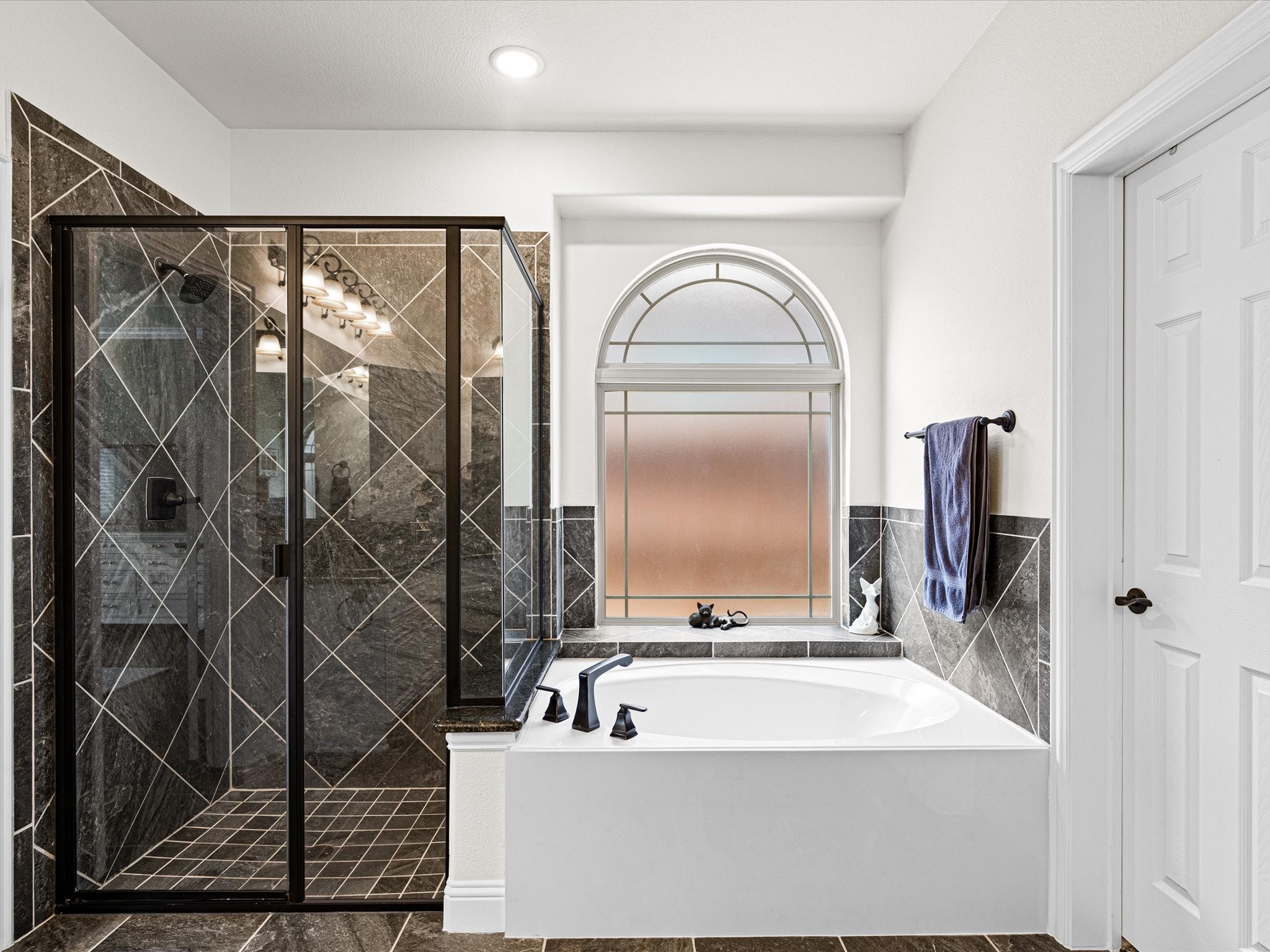 5205 Lake Konawa Drive