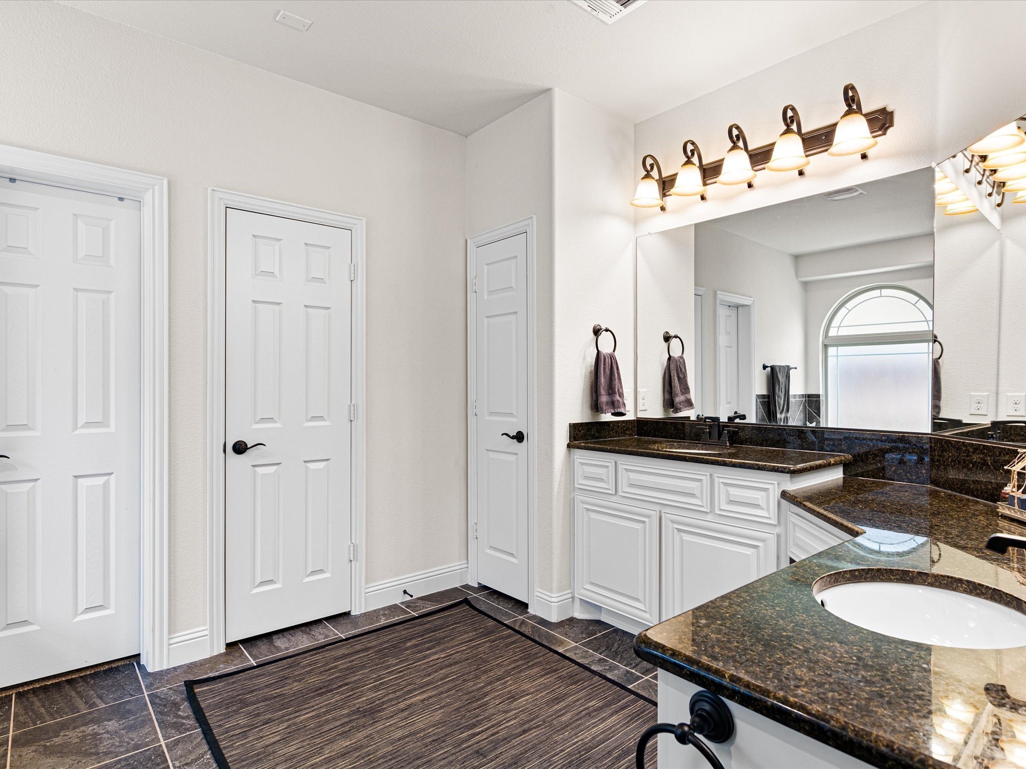 5205 Lake Konawa Drive