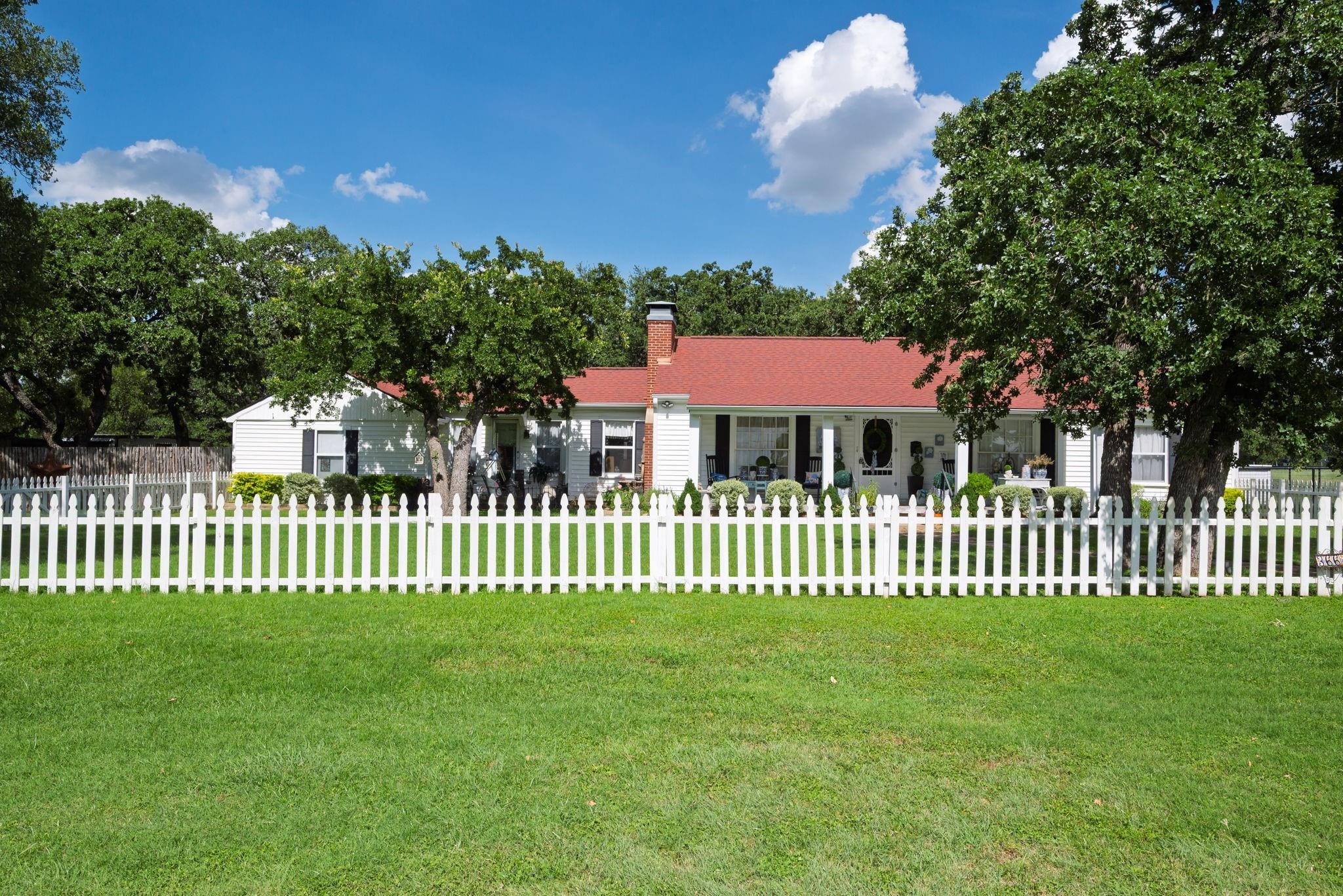 3661 S Highway 281
