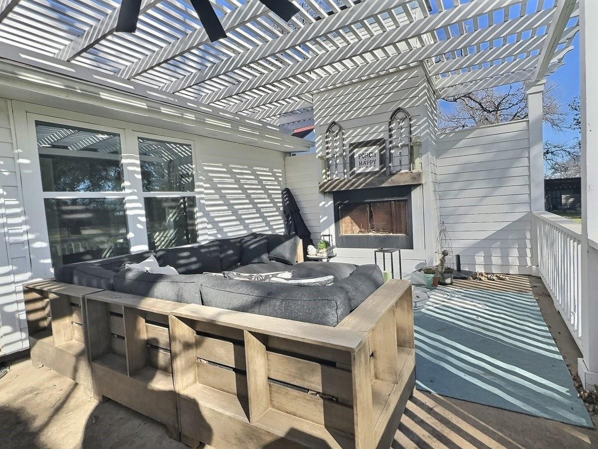 3661 S Highway 281