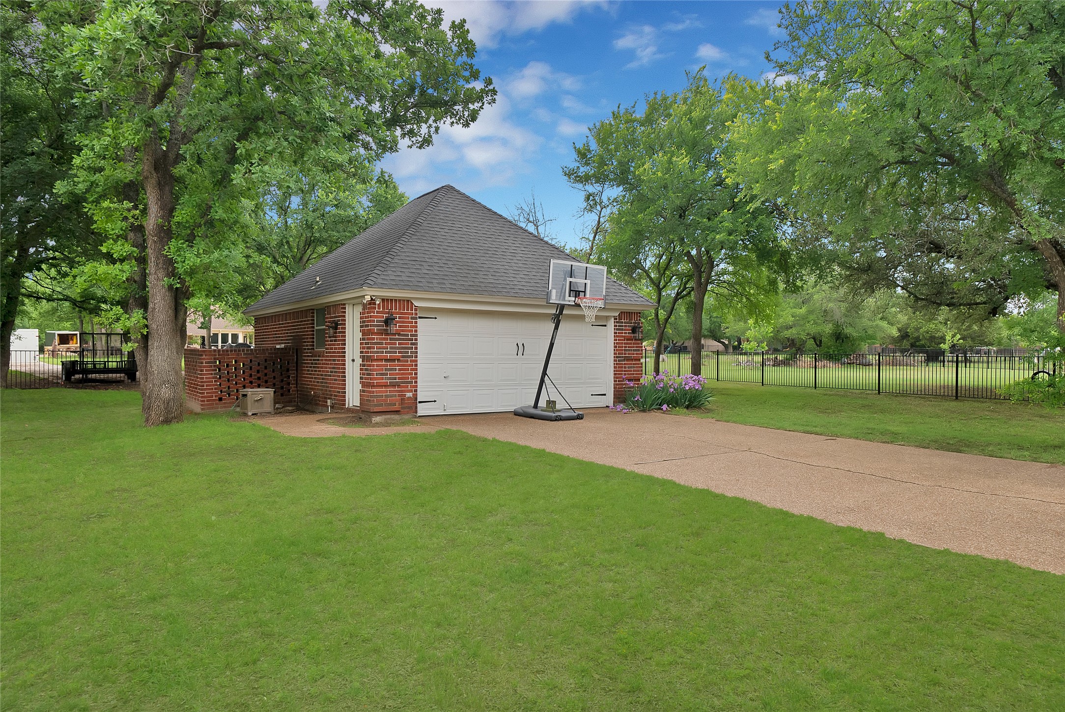 1507 Greenleaf Court