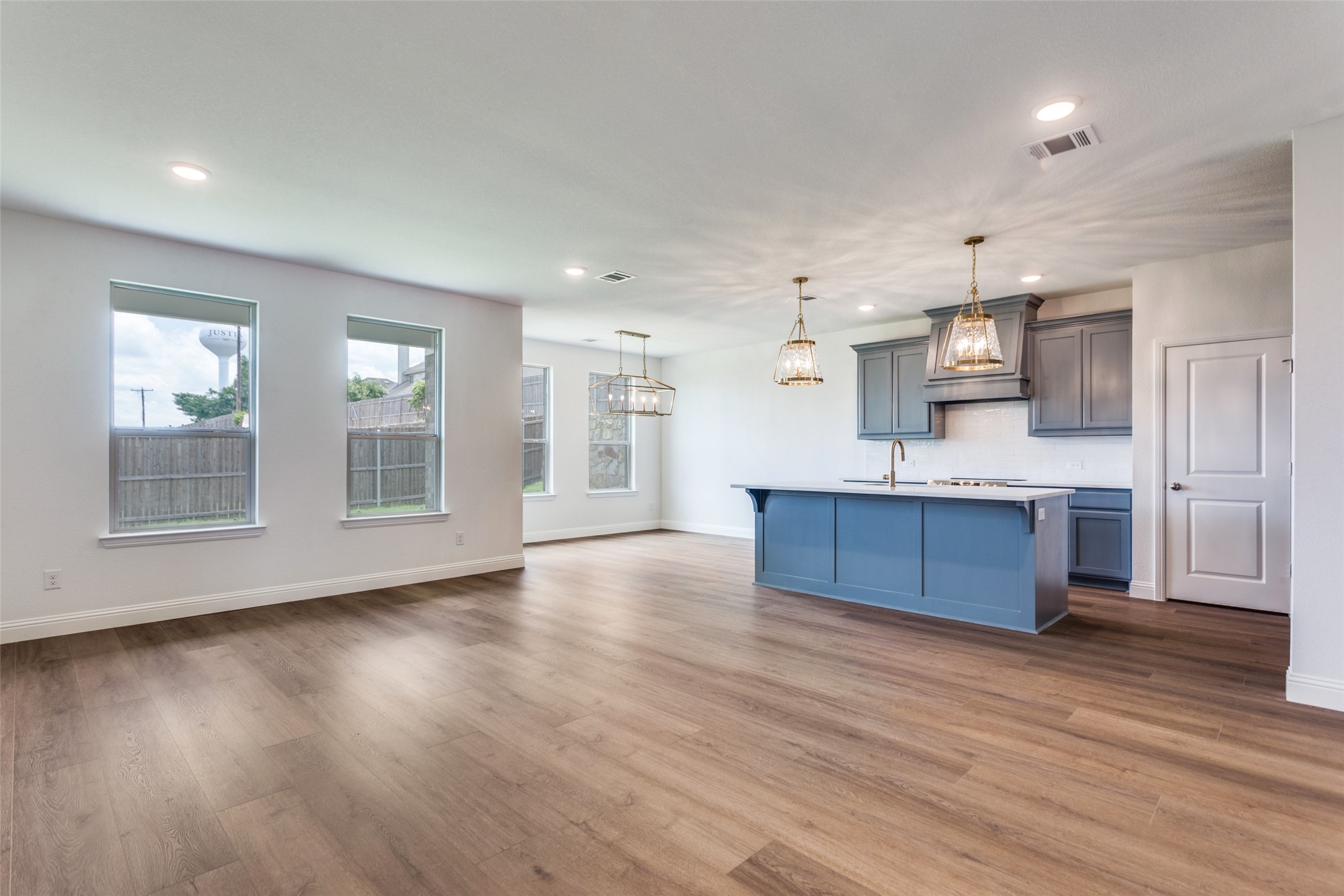 500 Lakeway Lane