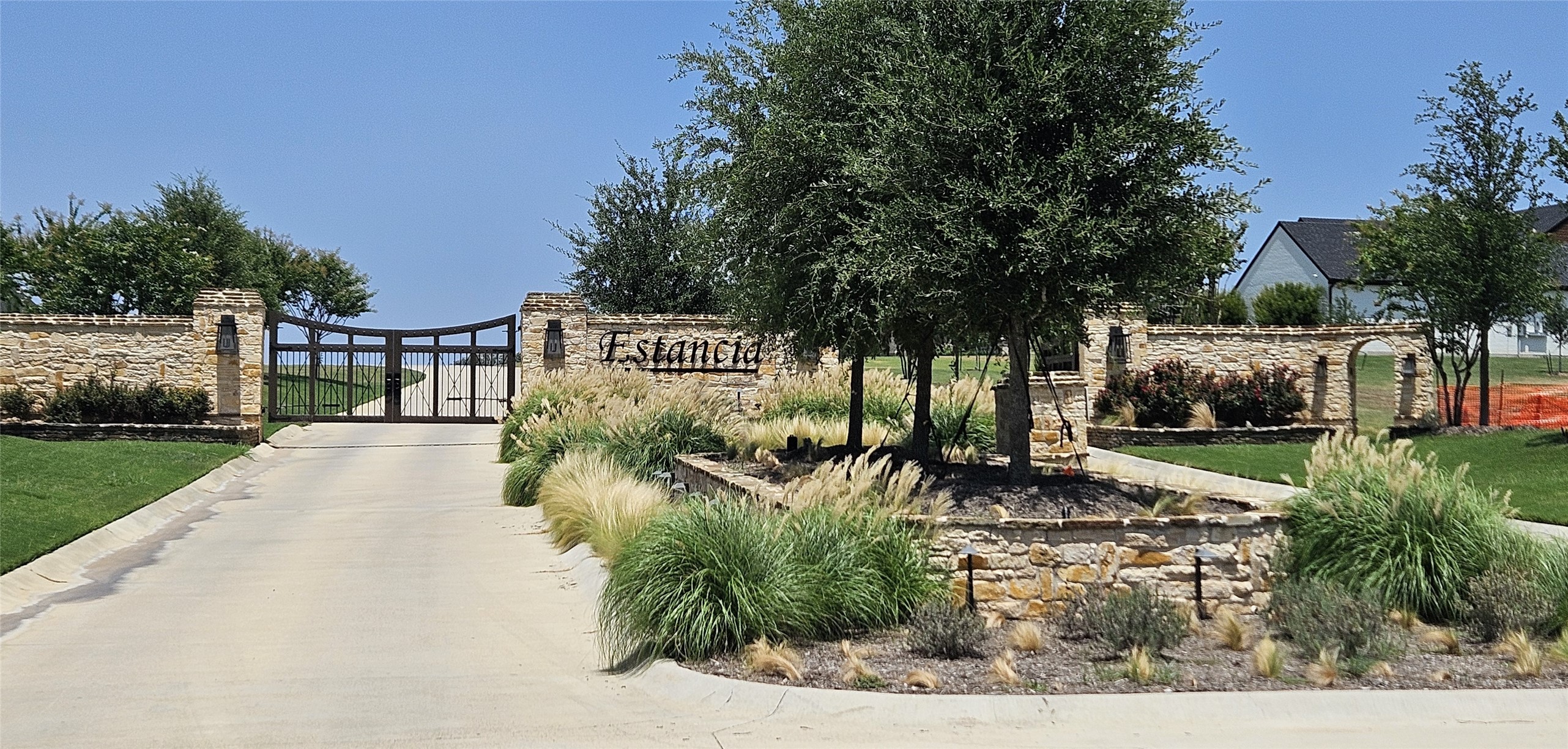 2043 Vaquero Drive