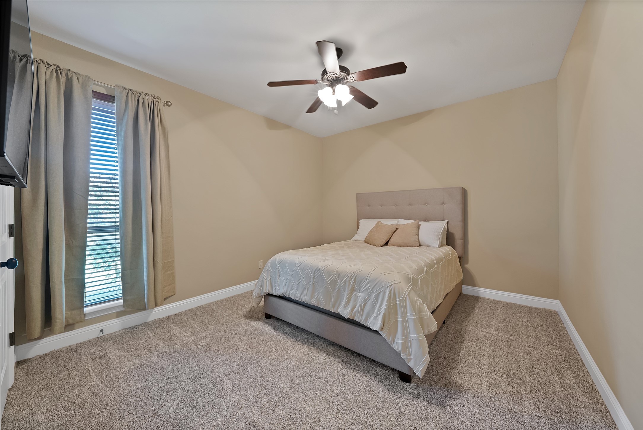 220 Pinnacle Peak Lane