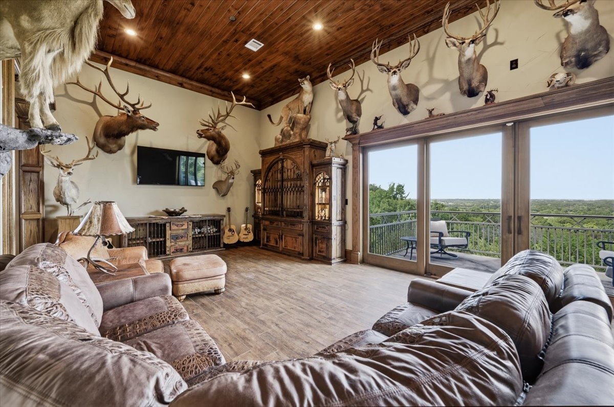 200 Falcon Ridge
