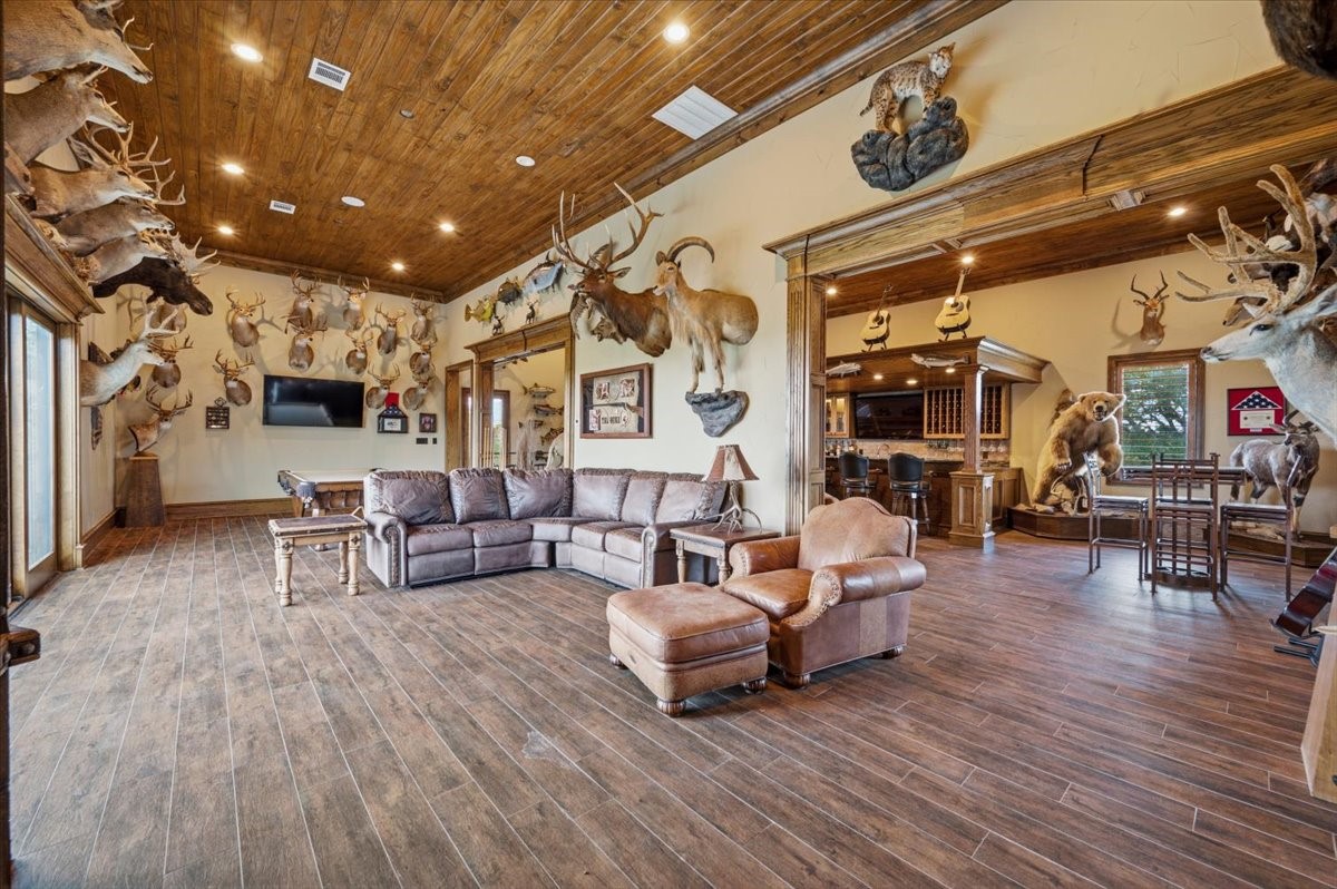 200 Falcon Ridge