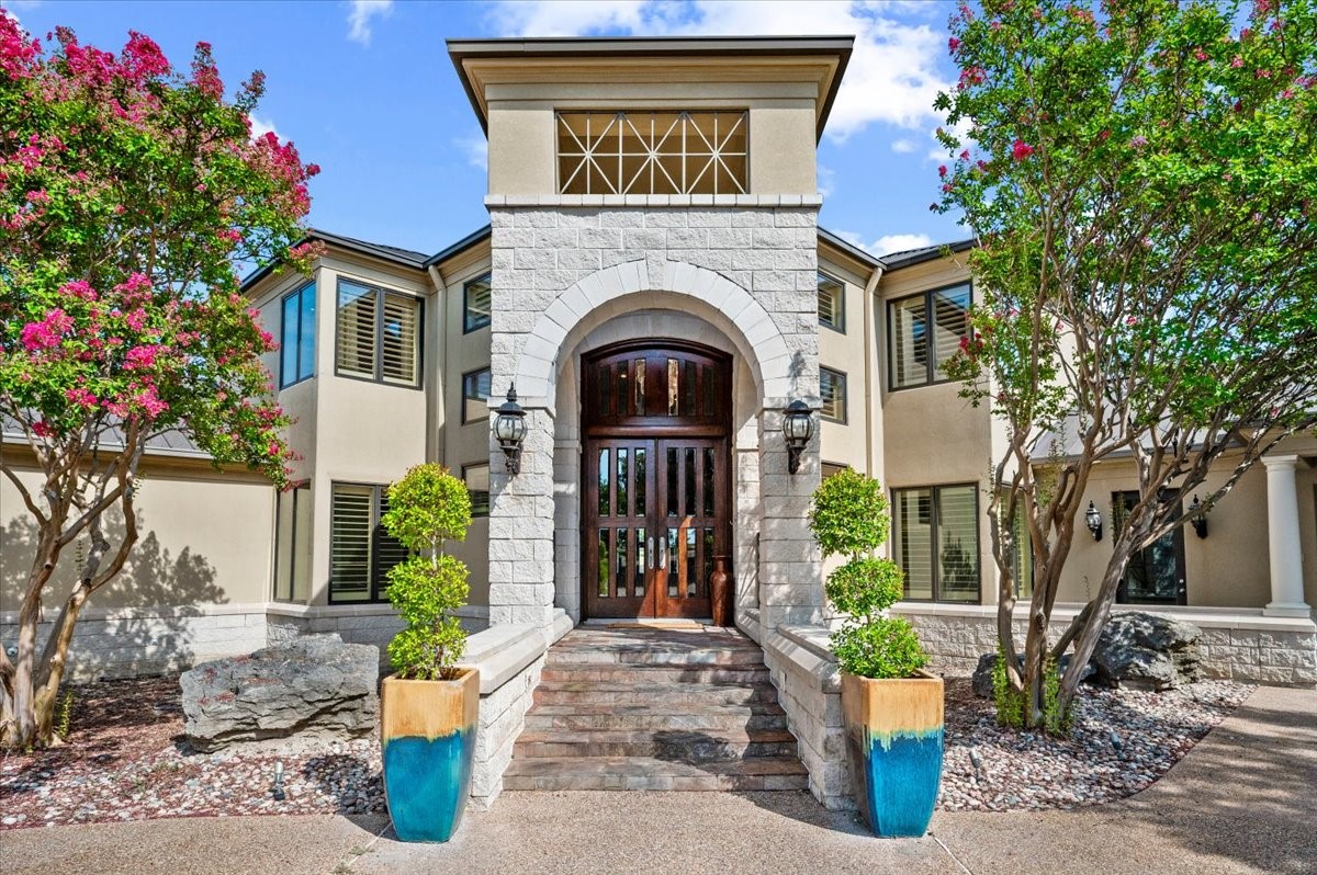 200 Falcon Ridge