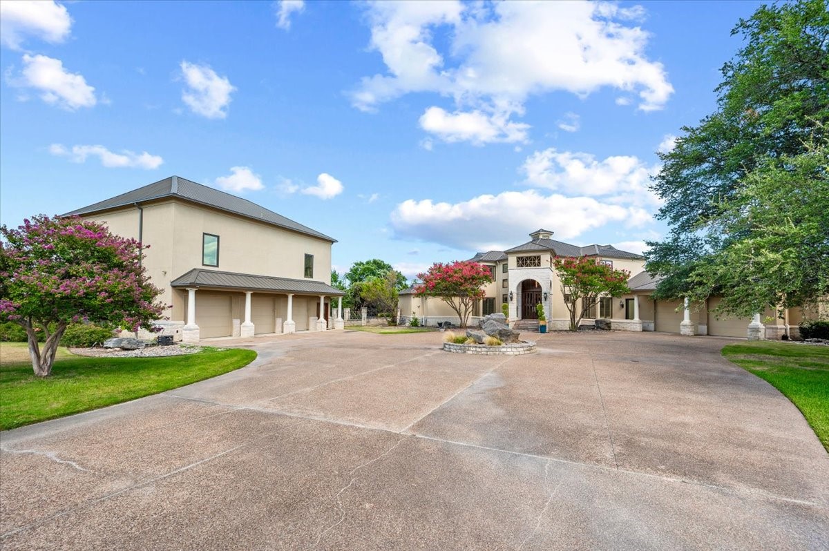 200 Falcon Ridge