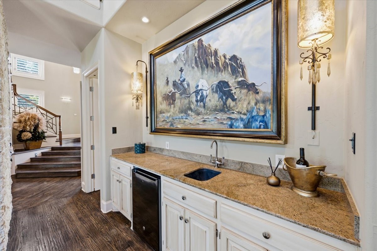 200 Falcon Ridge