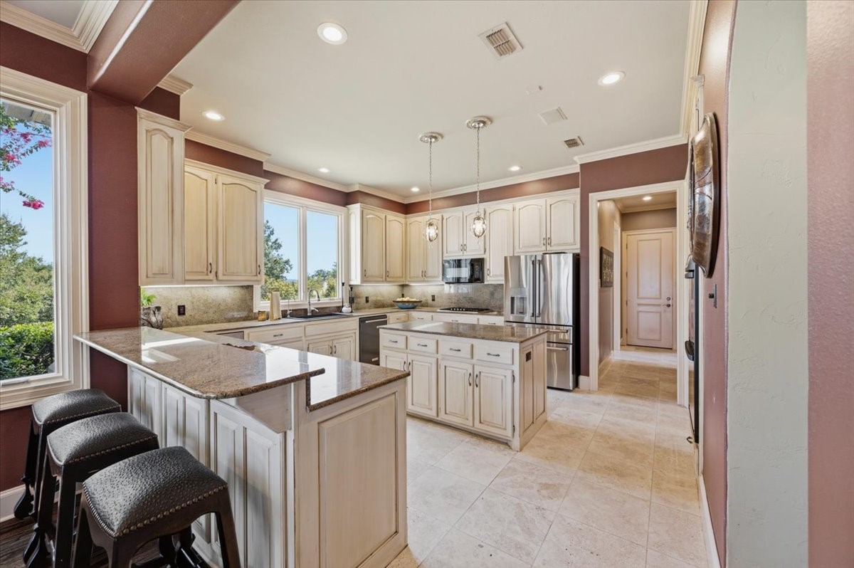 200 Falcon Ridge